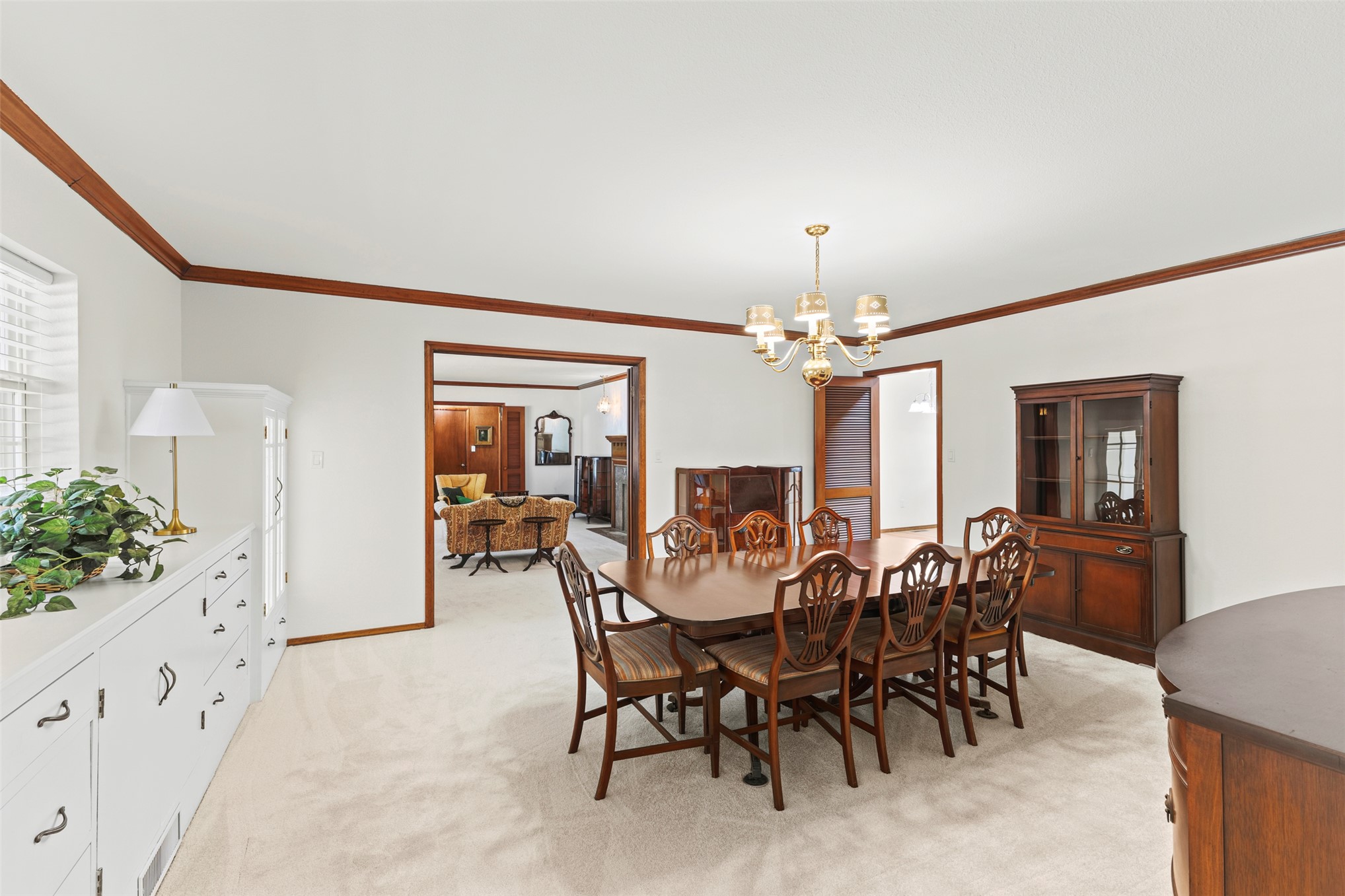 121 W 17th Street Property Photo 4