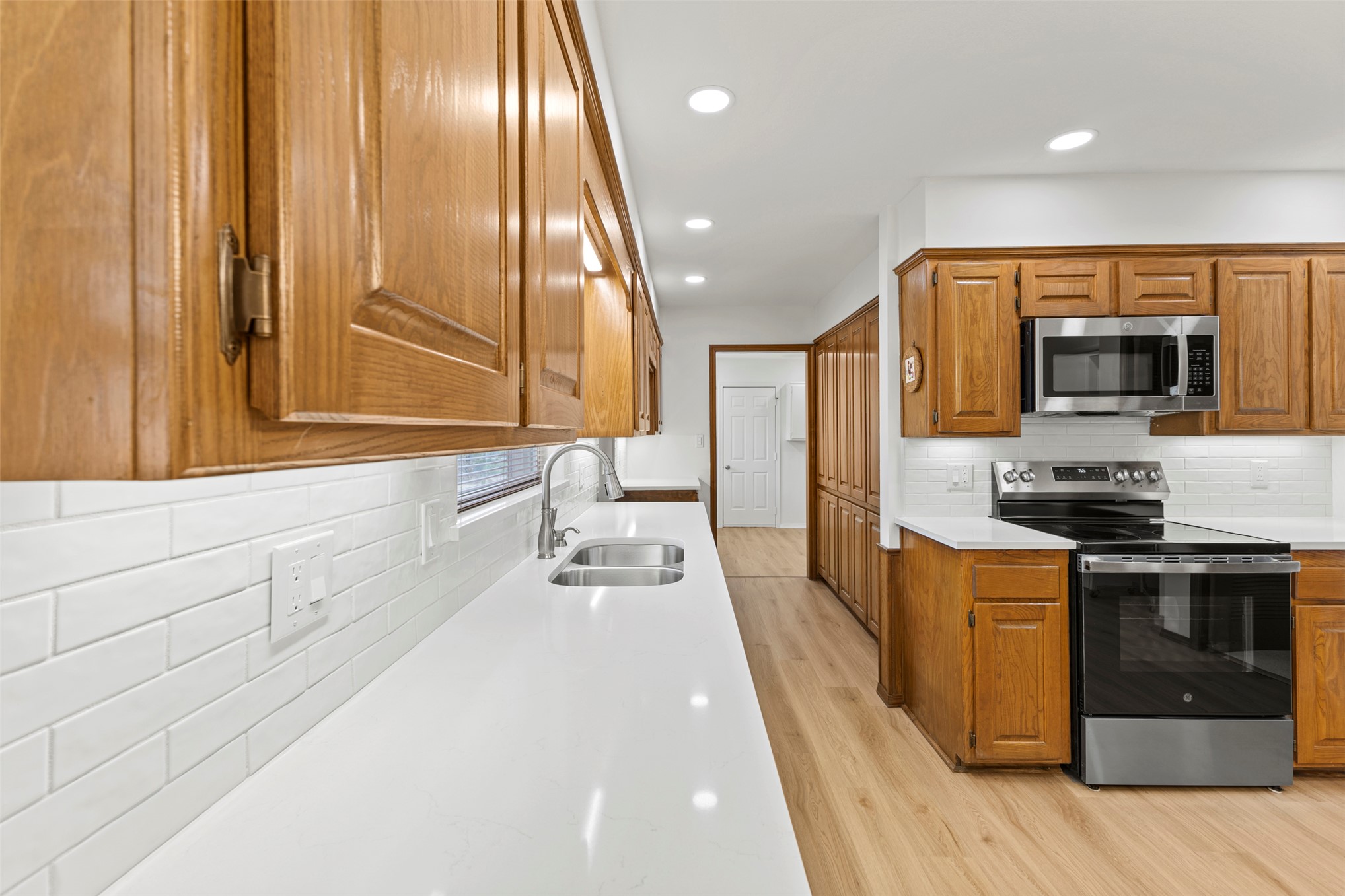 121 W 17th Street Property Photo 6