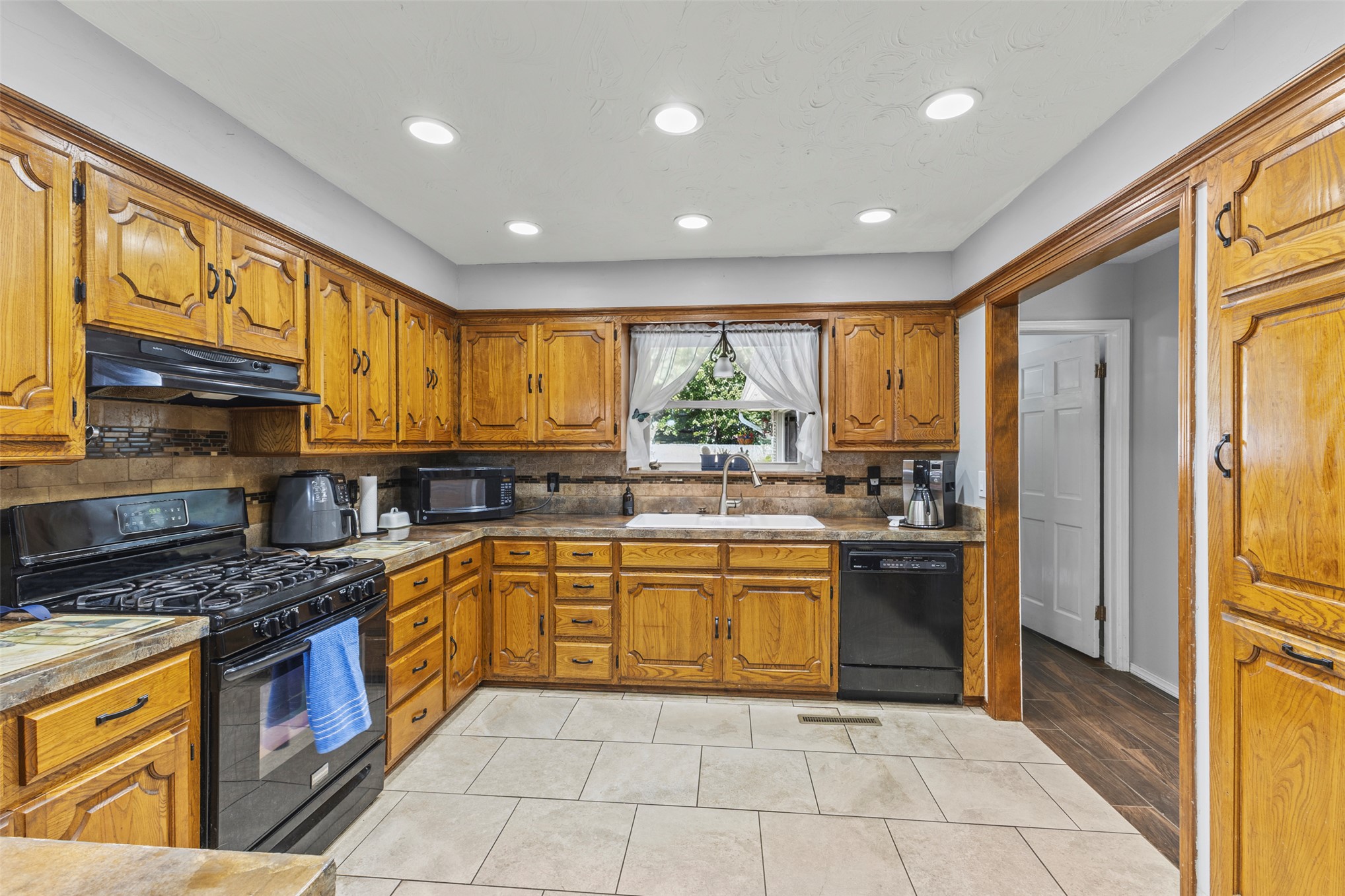 1530 S Broadway Boulevard Property Photo 13
