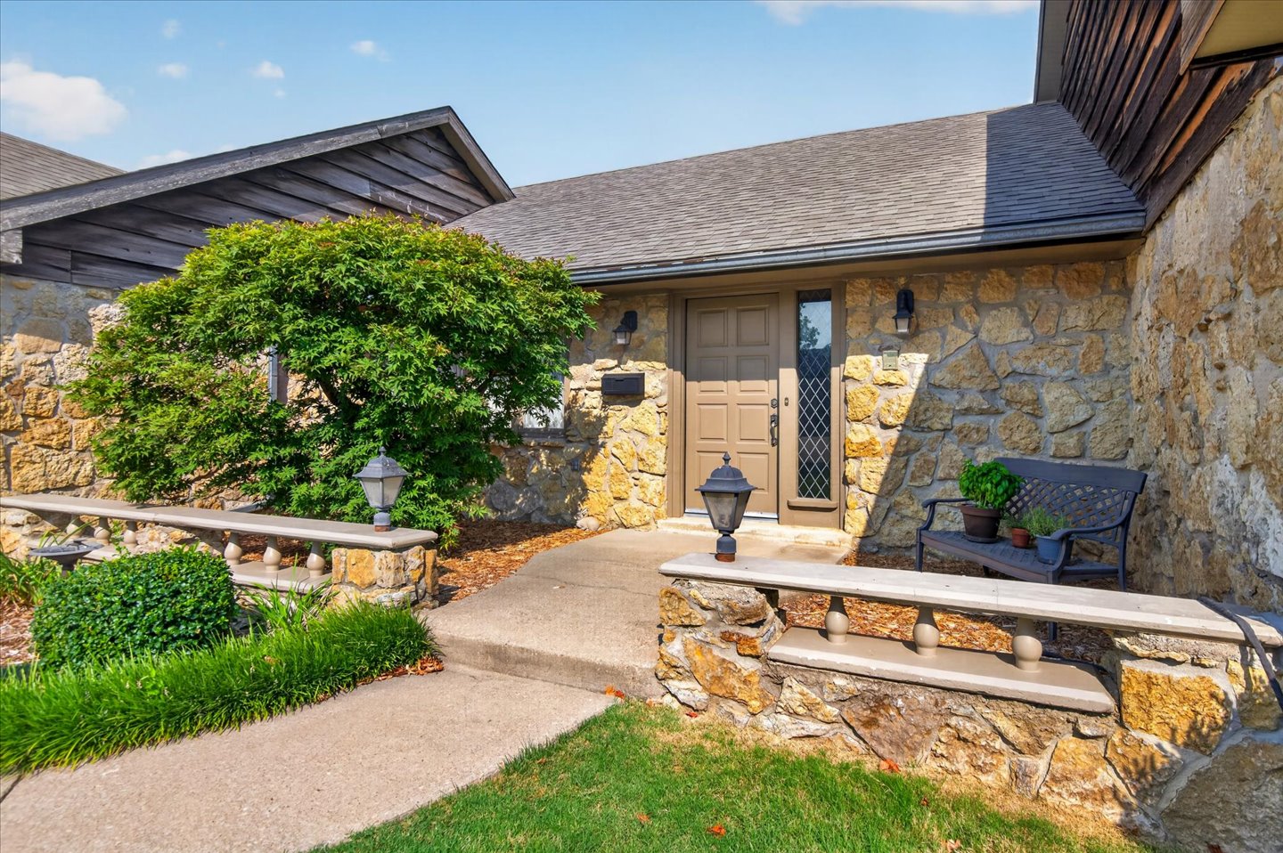 1035 Grandview Property Photo 4