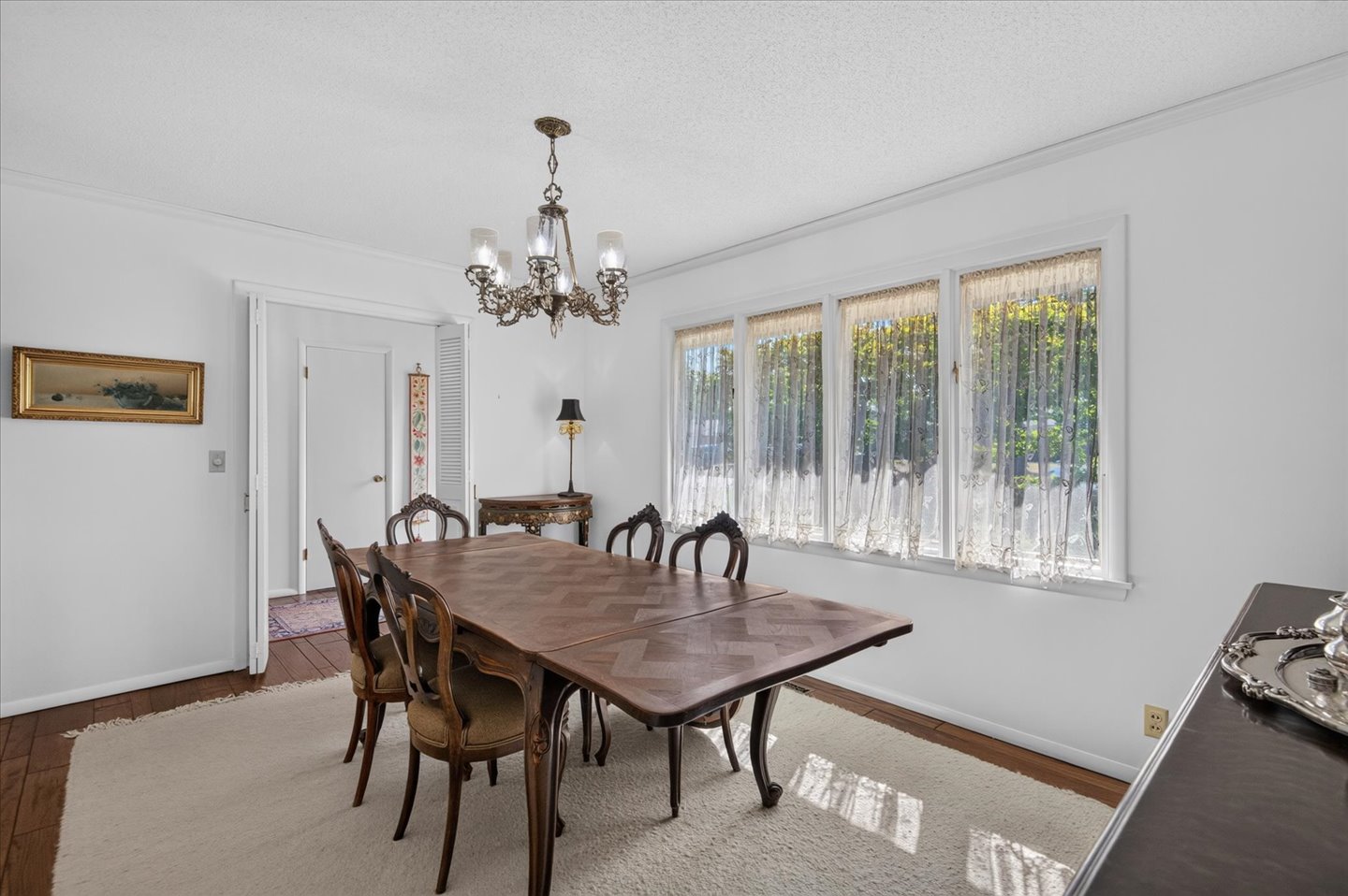 1035 Grandview Property Photo 8