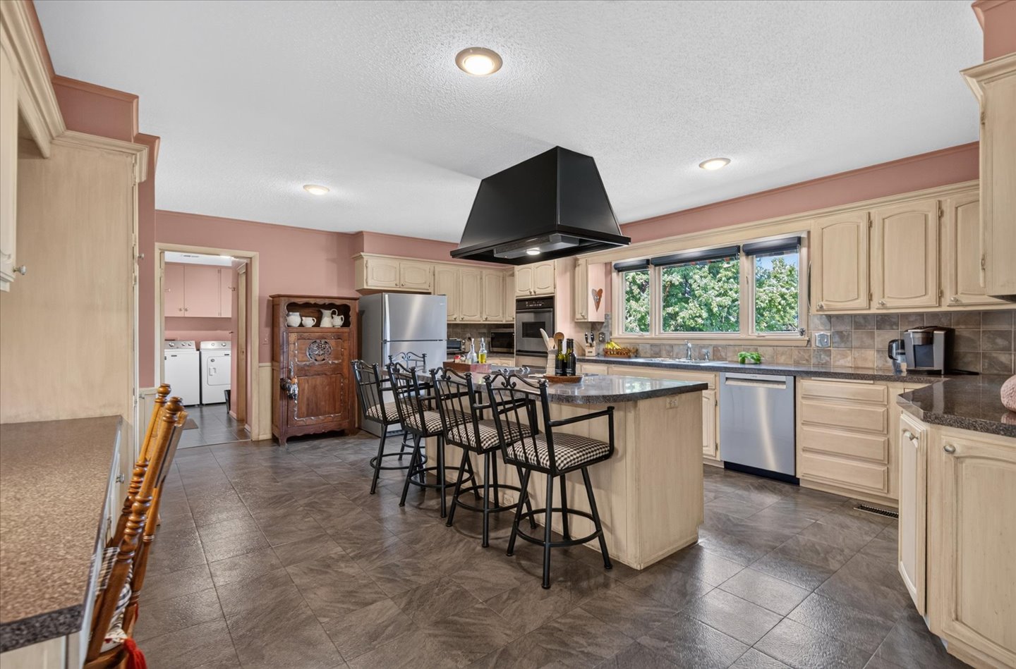 1035 Grandview Property Photo 12