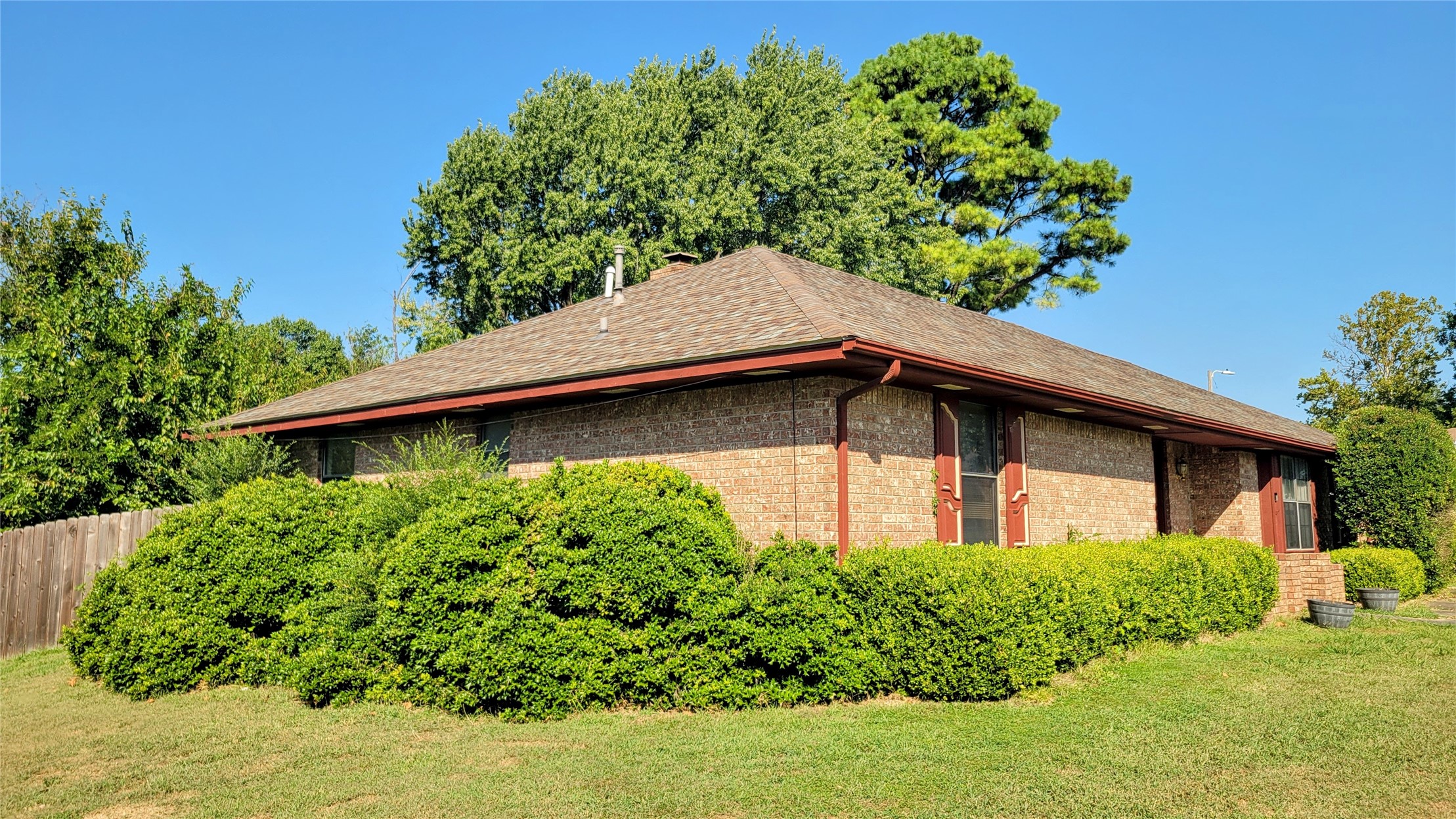 1405 Willow Brook Property Photo 4