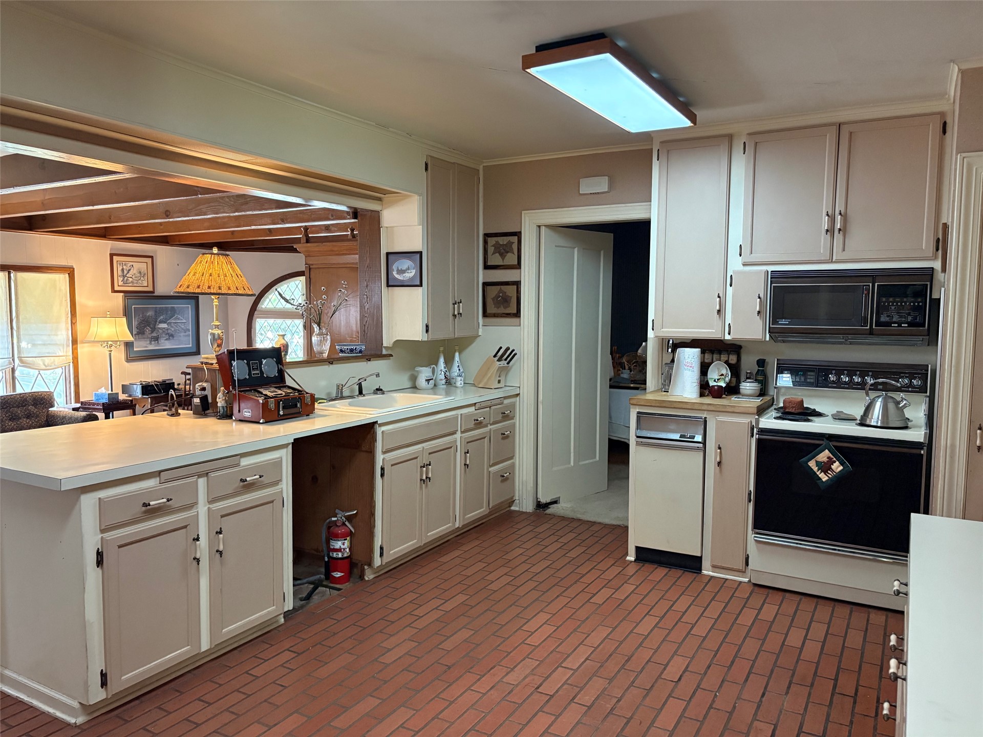 1913 E 37th Street Property Photo 10