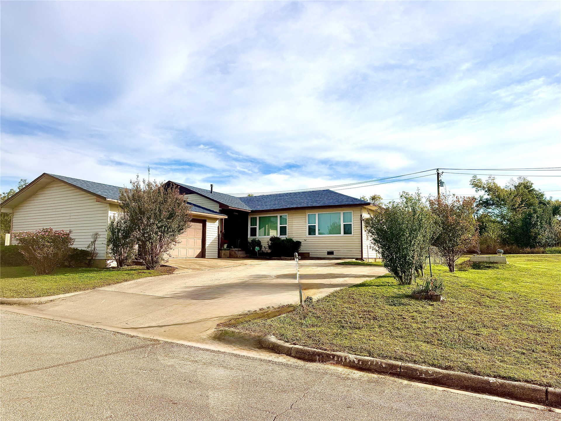 17 E Norma Avenue Property Photo 1
