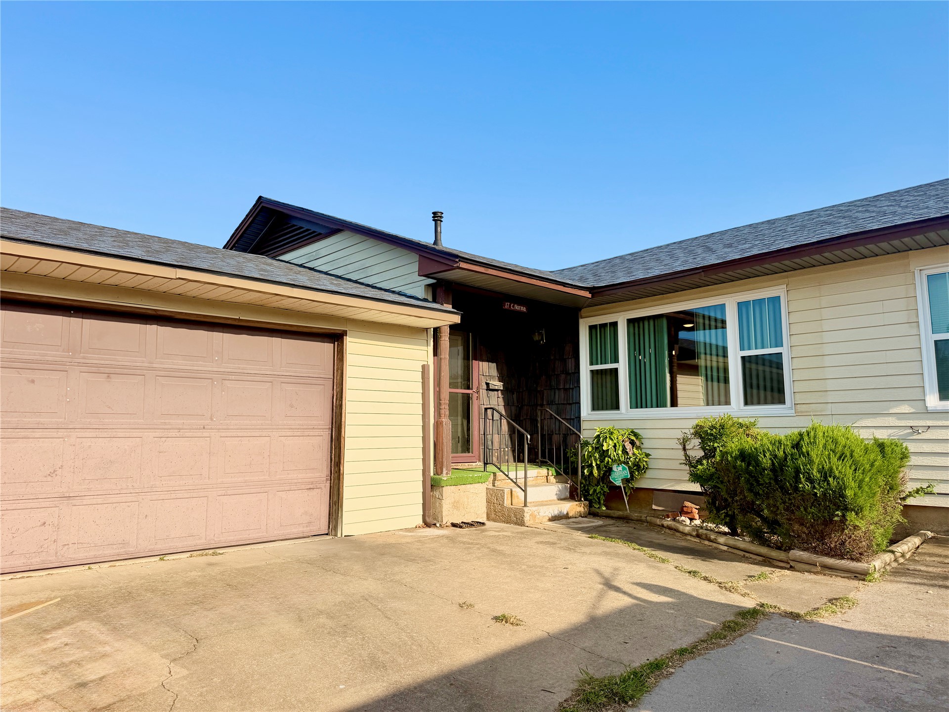 17 E Norma Avenue Property Photo 2