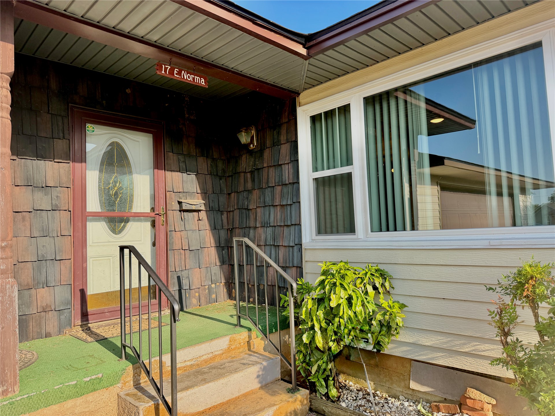 17 E Norma Avenue Property Photo 3