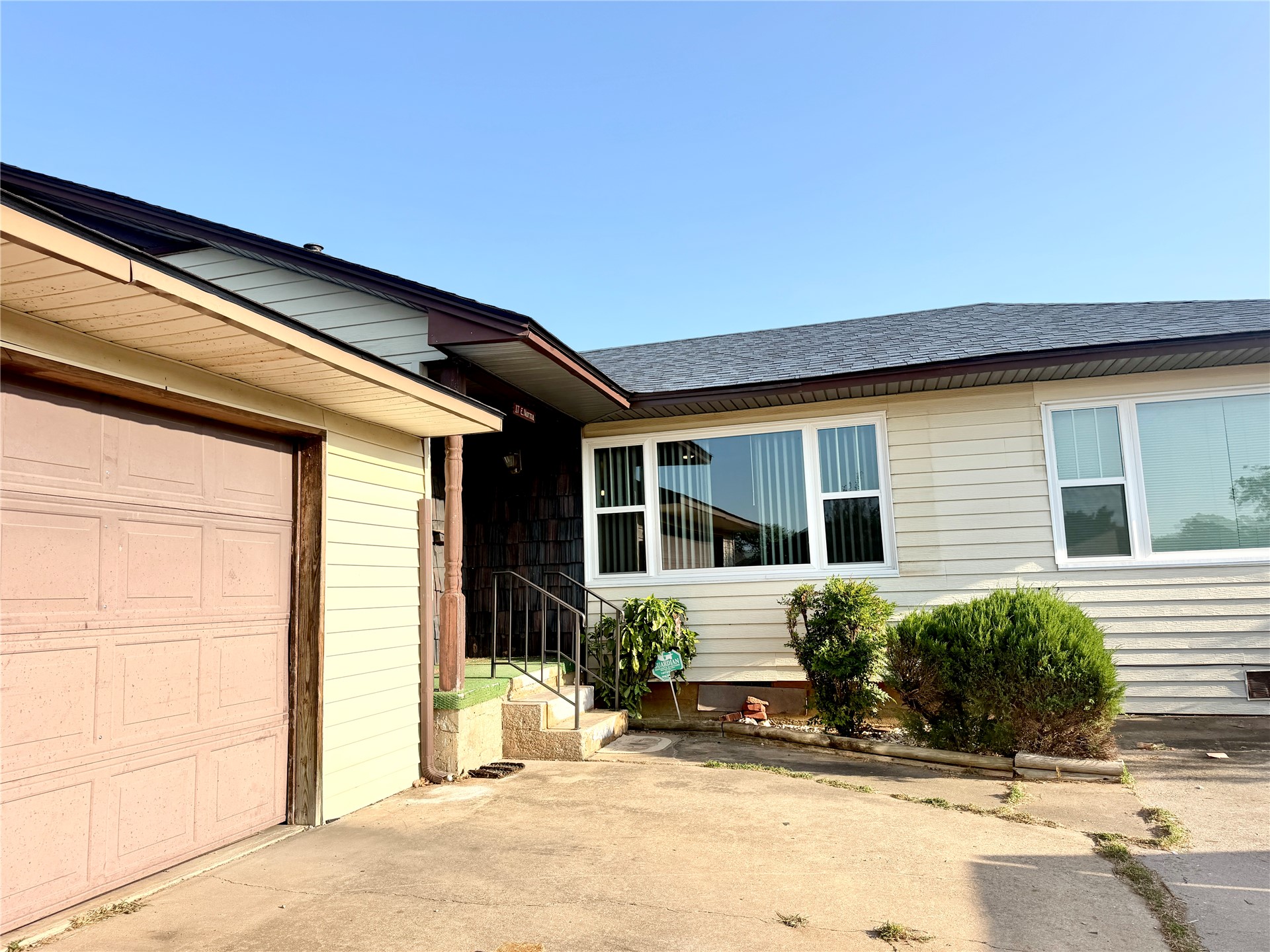17 E Norma Avenue Property Photo 4