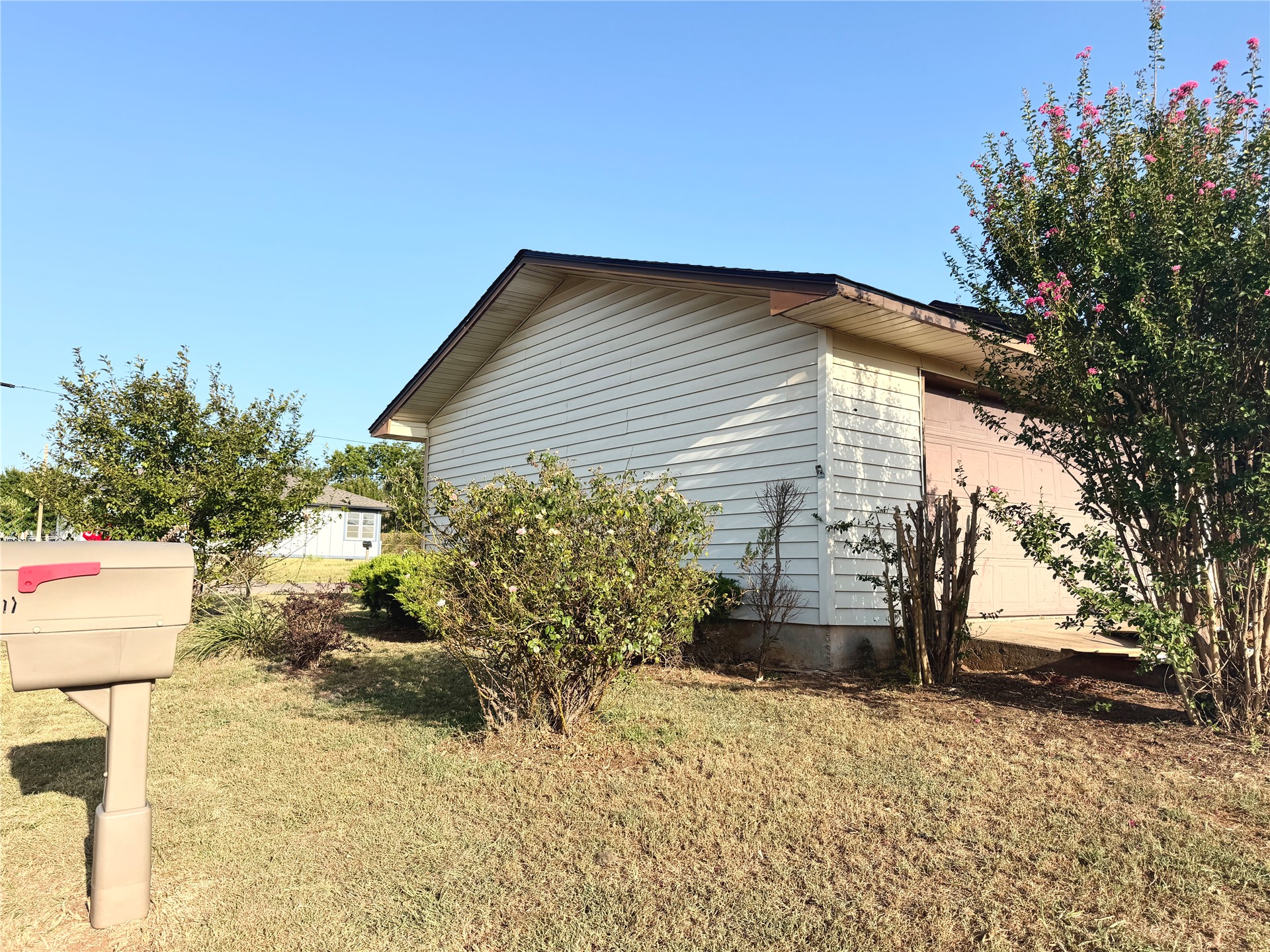 17 E Norma Avenue Property Photo 5