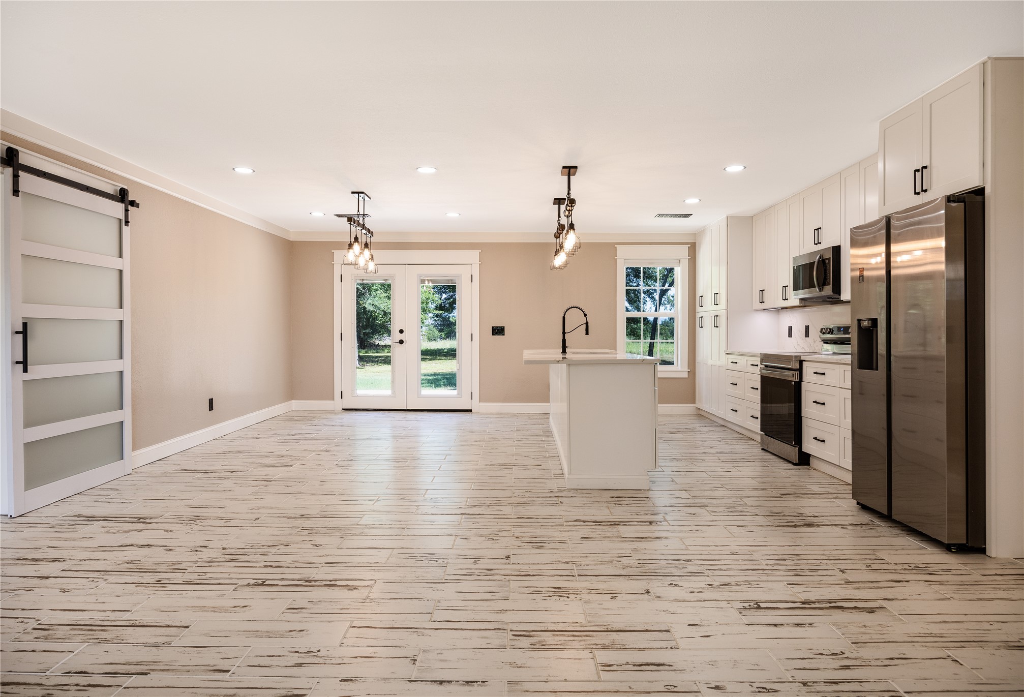 858 N 4243 Road Property Photo 4