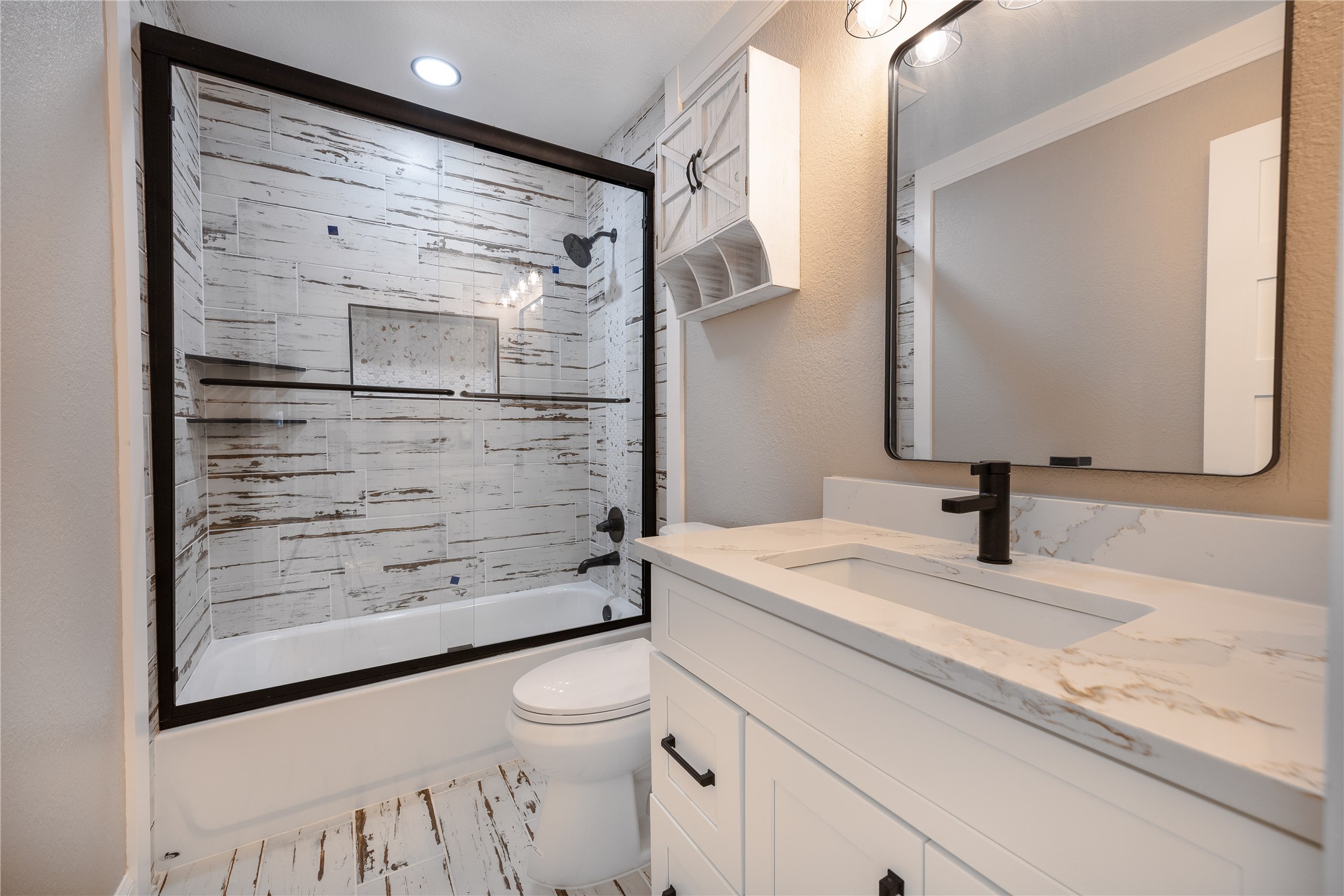 858 N 4243 Road Property Photo 19