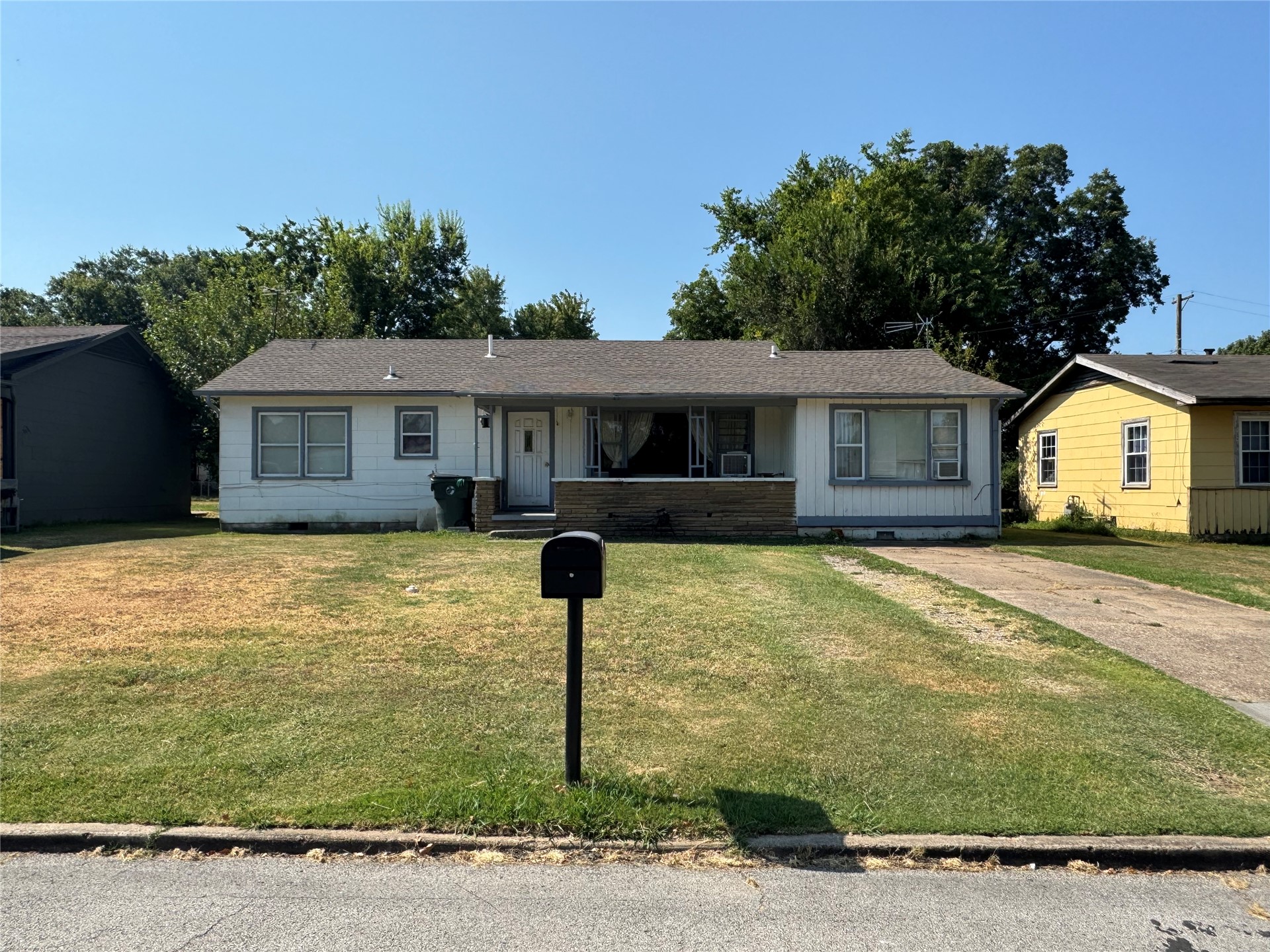 1620 Glennan Drive Property Photo 1