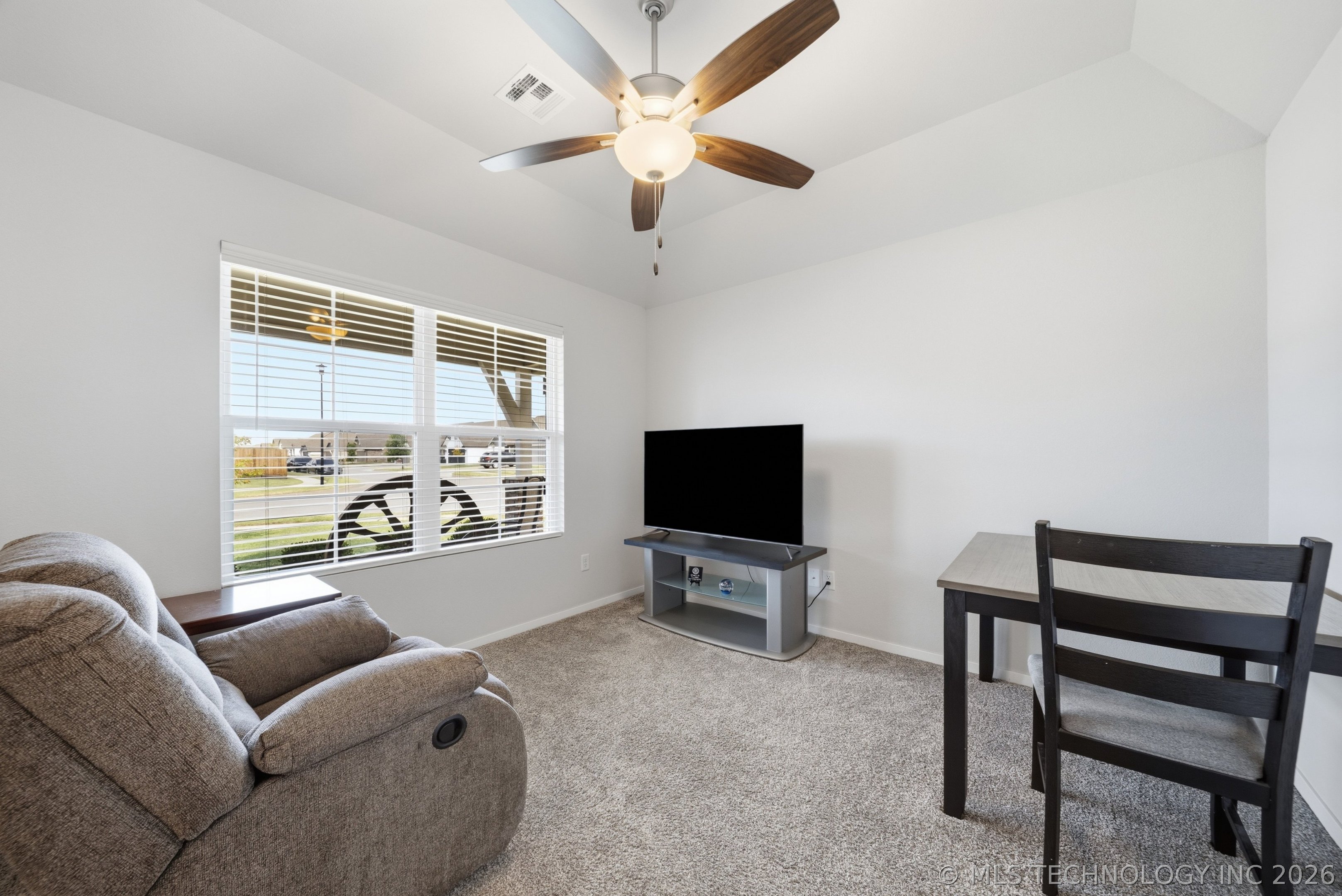 12323 S Oxford Avenue Property Photo 7