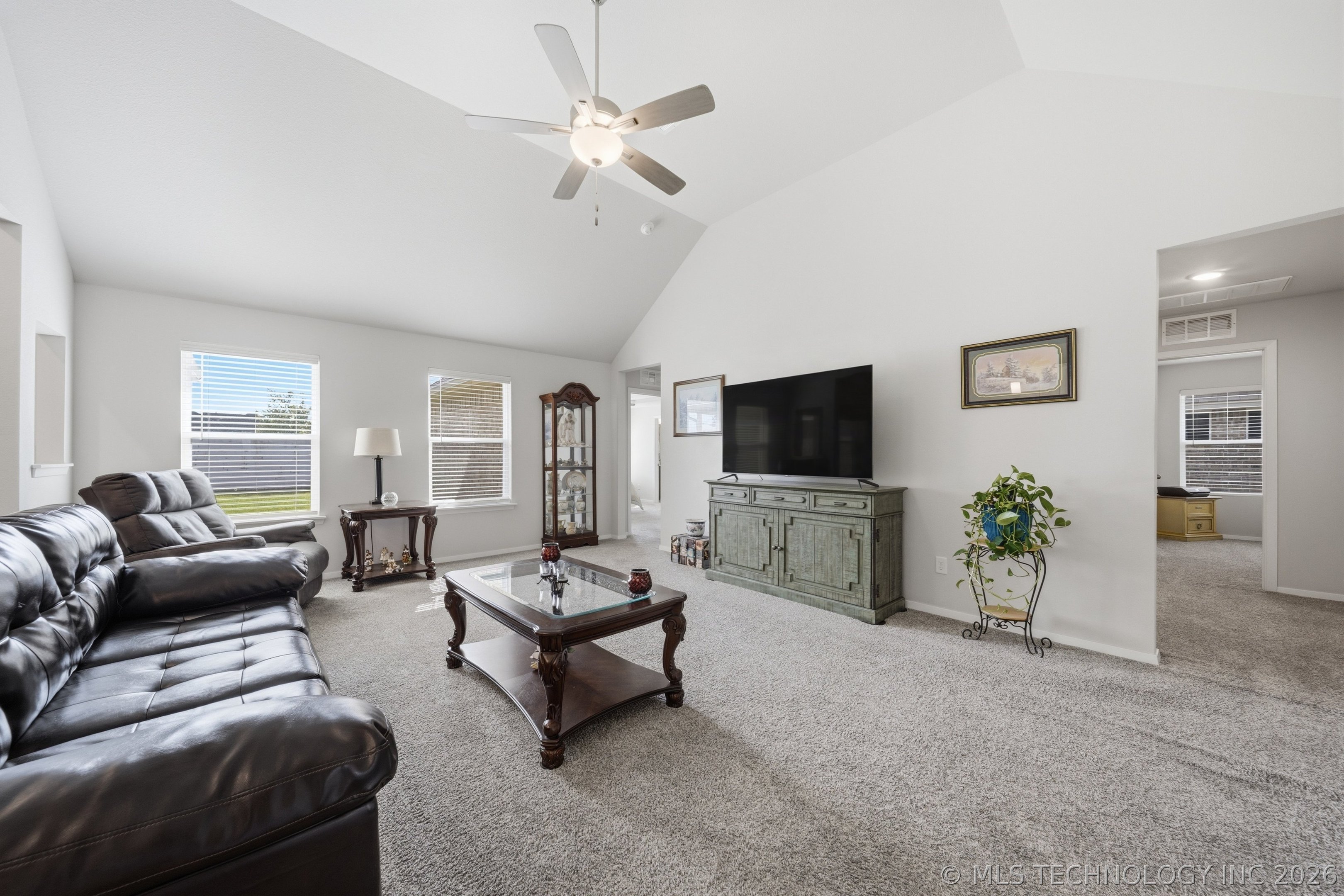 12323 S Oxford Avenue Property Photo 8