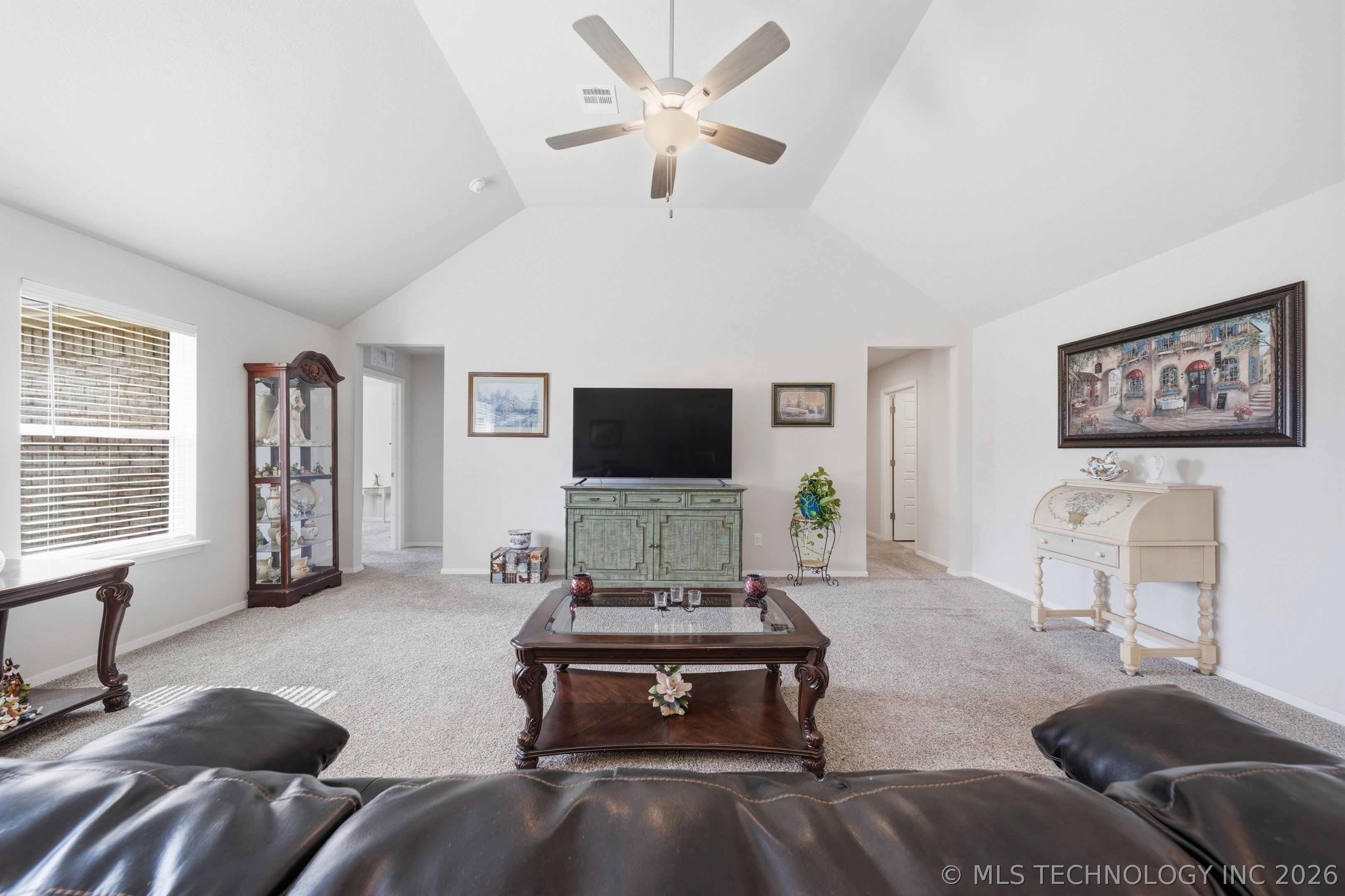 12323 S Oxford Avenue Property Photo 9