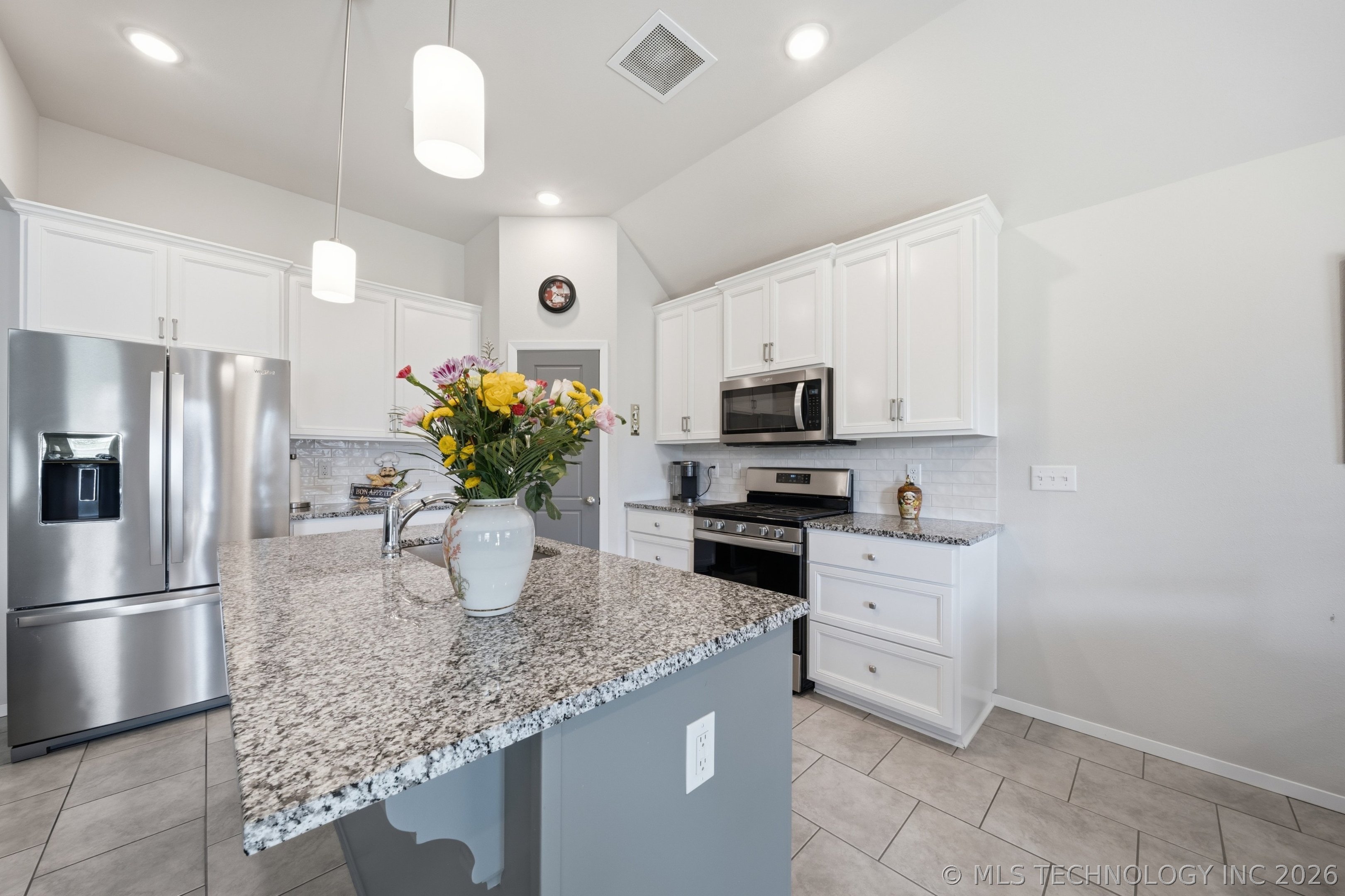 12323 S Oxford Avenue Property Photo 15