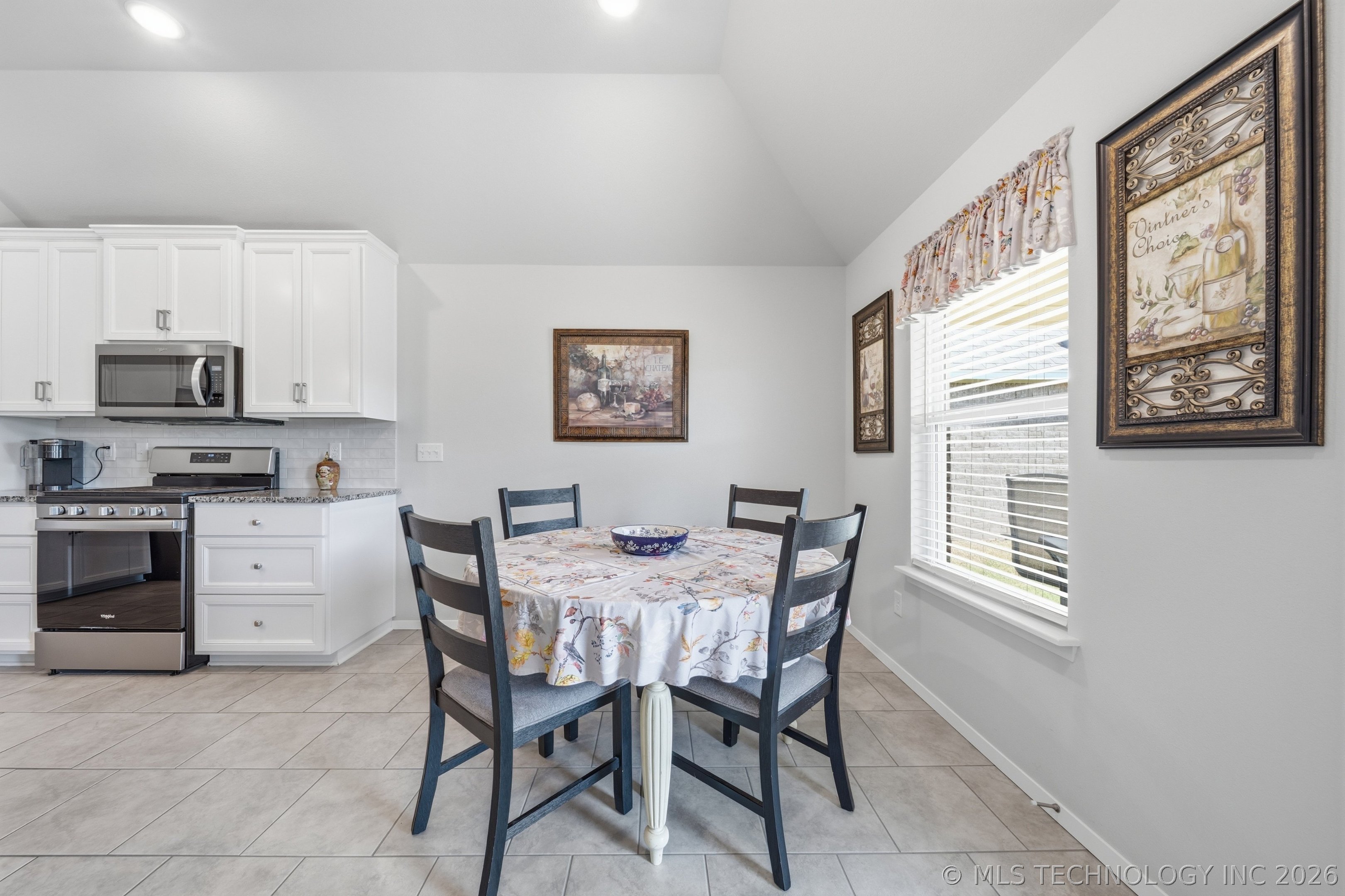 12323 S Oxford Avenue Property Photo 17
