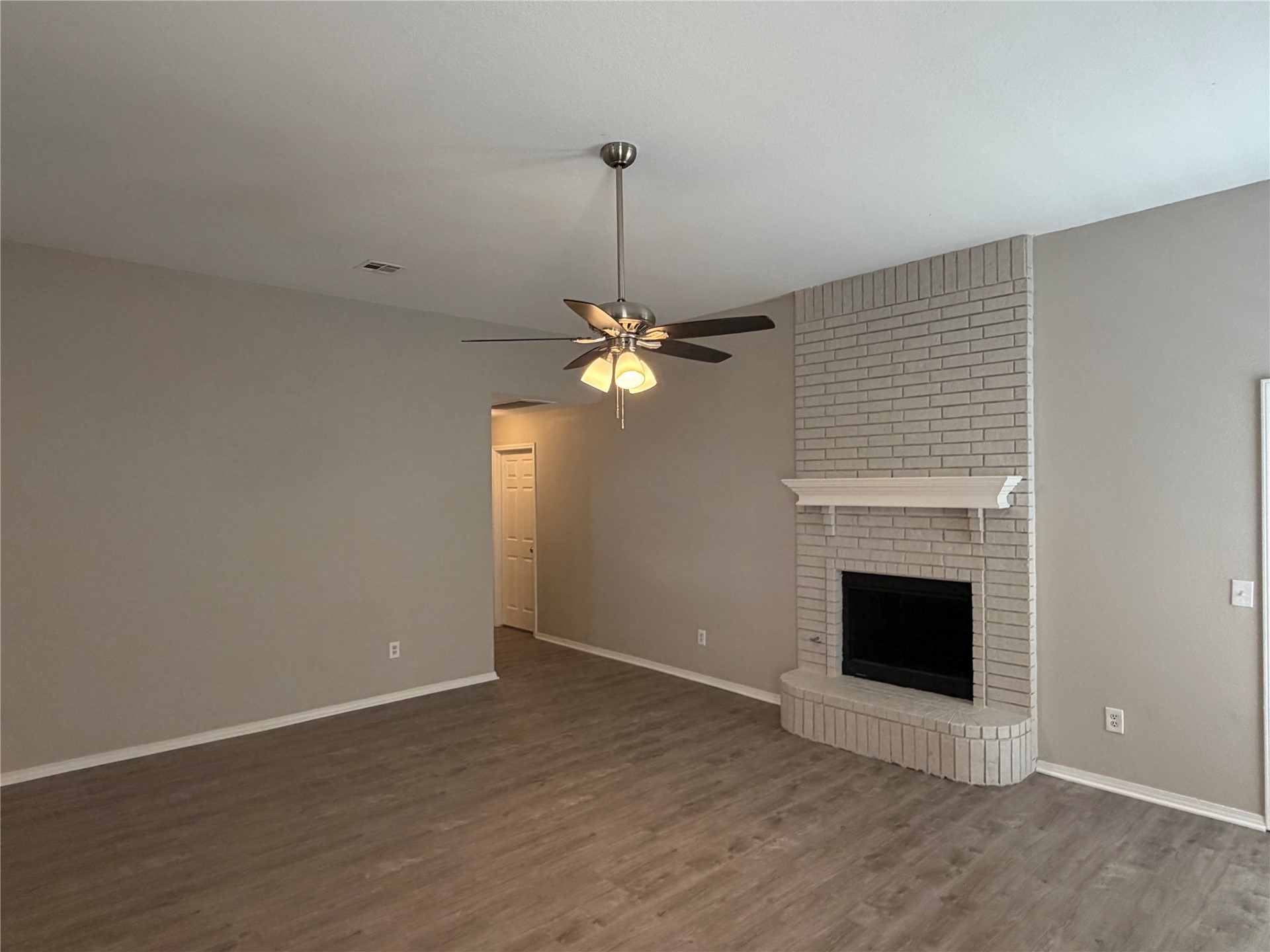 11711 S Primrose Street Property Photo 4