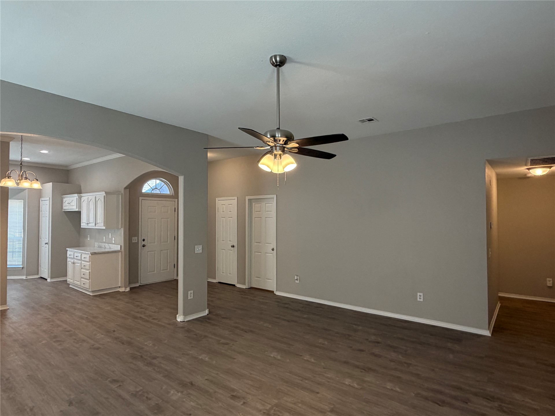 11711 S Primrose Street Property Photo 5