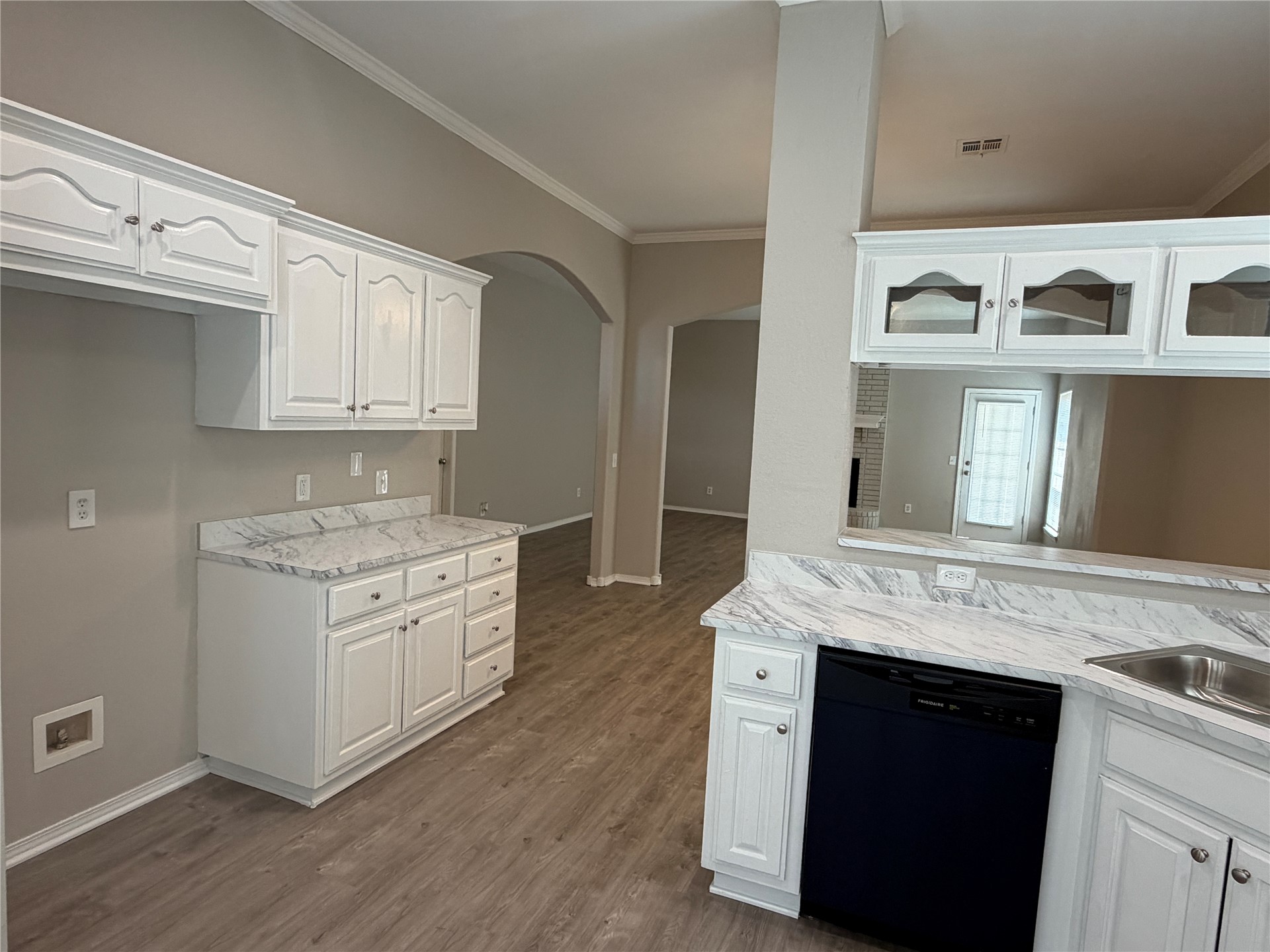 11711 S Primrose Street Property Photo 9