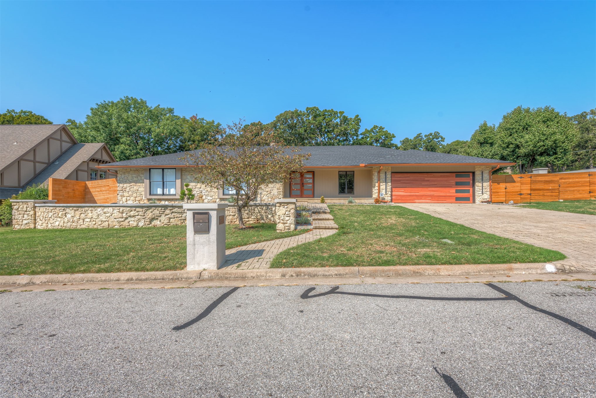 7310 S College Place Property Photo 1