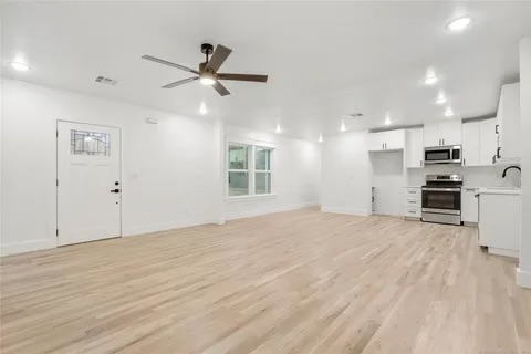 1172 N Boston Place Property Photo 4
