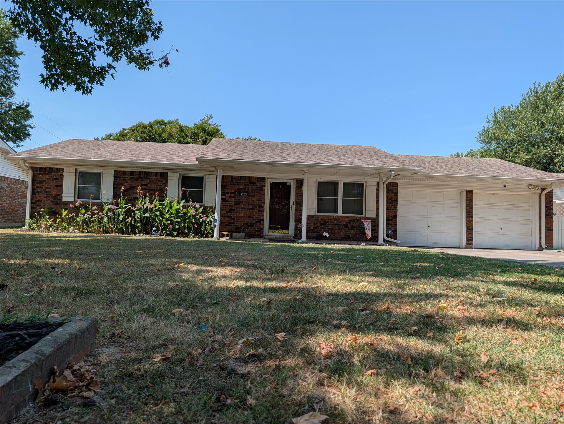 2203 S 27th Place Property Photo 1