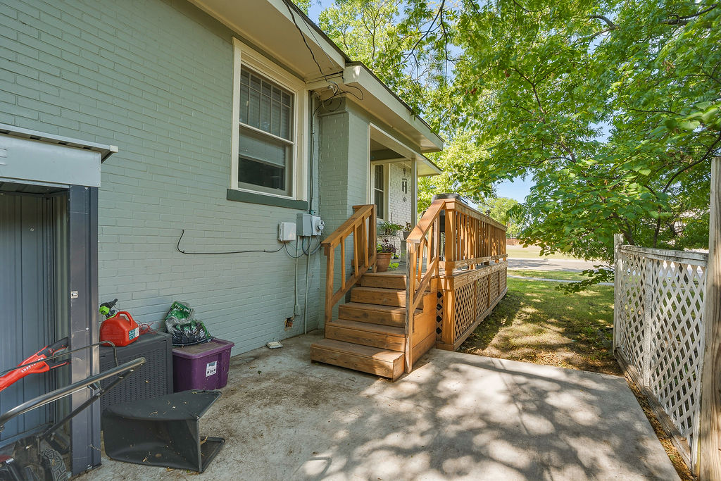 100 E 16th Property Photo 24