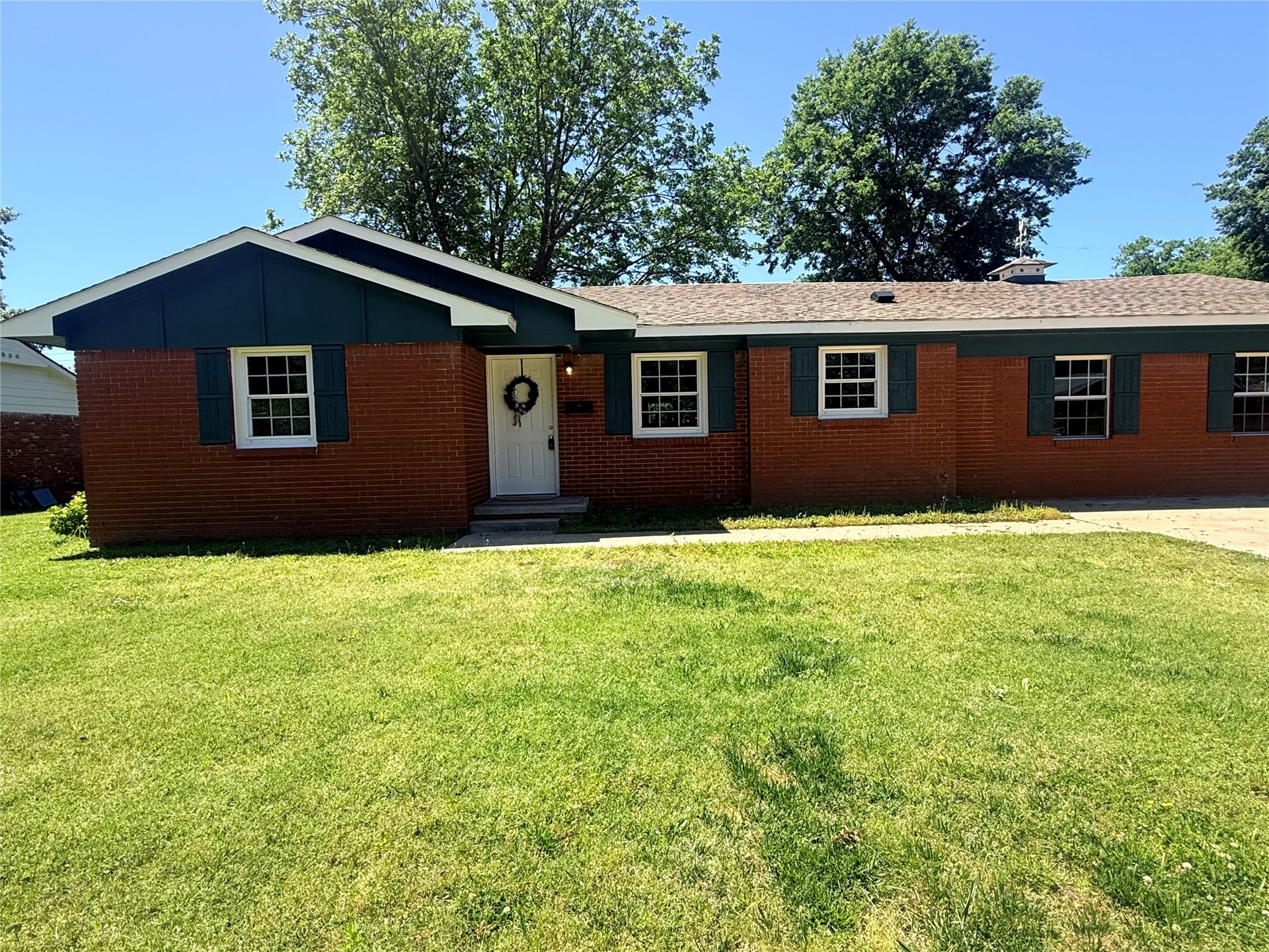 221 Rodman Circle Property Photo 2