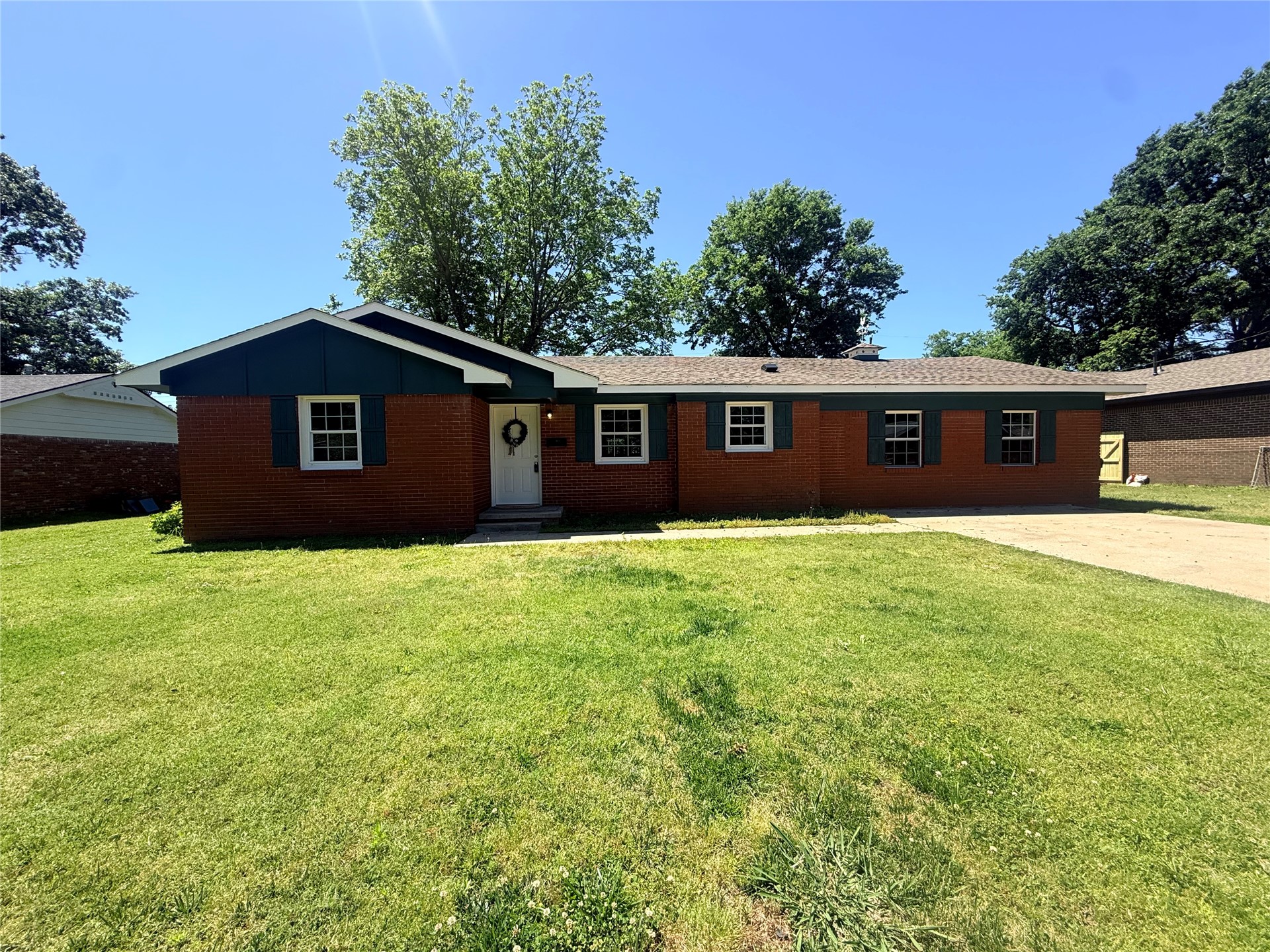 221 Rodman Circle Property Photo 4