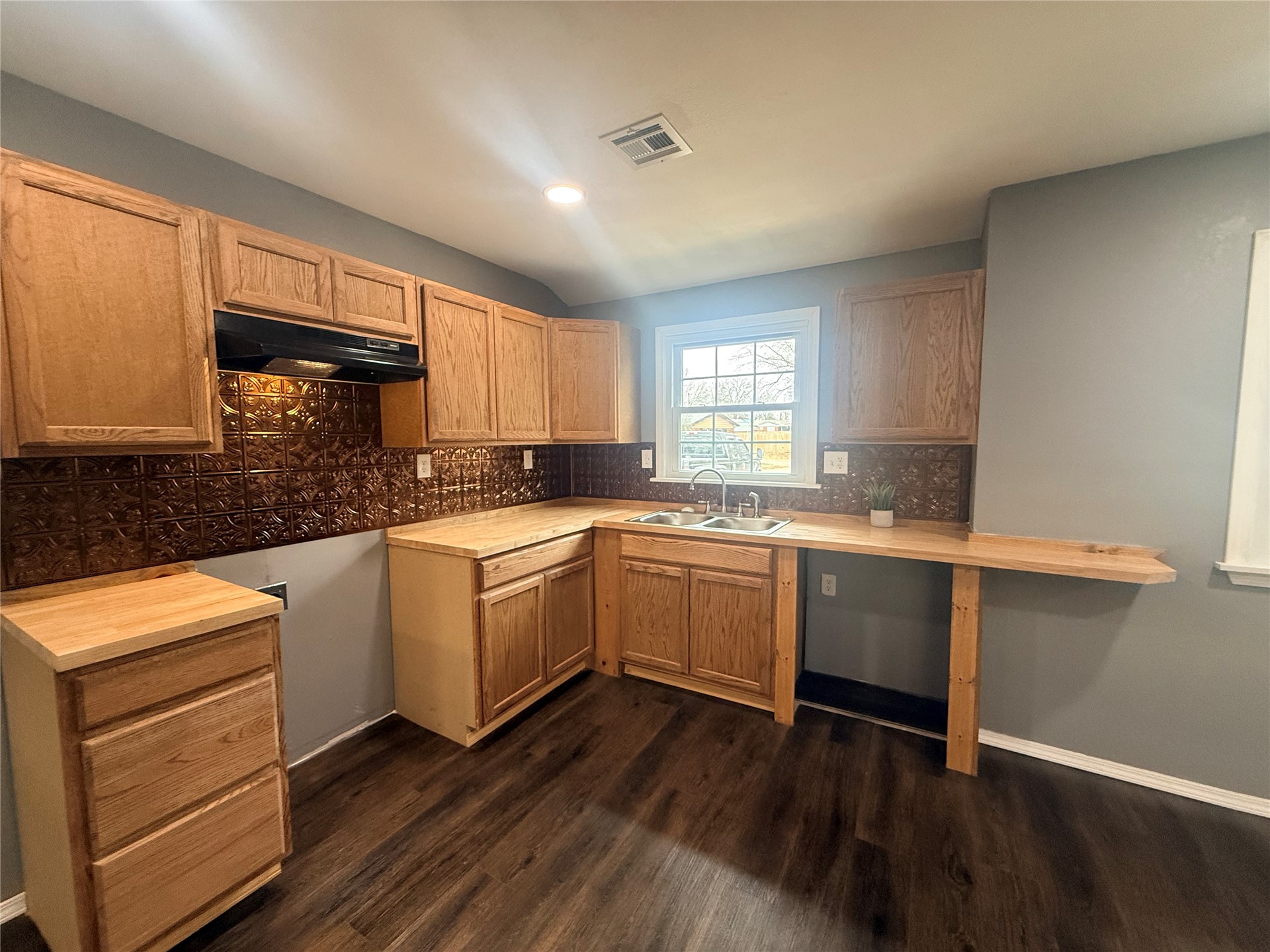 221 Rodman Circle Property Photo 14