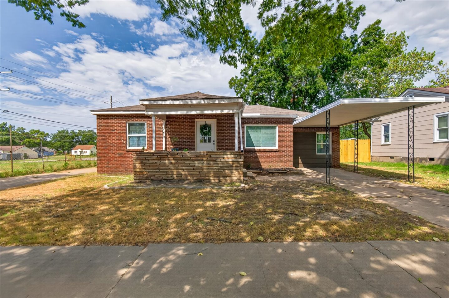 1237 S Maple Avenue Property Photo 1