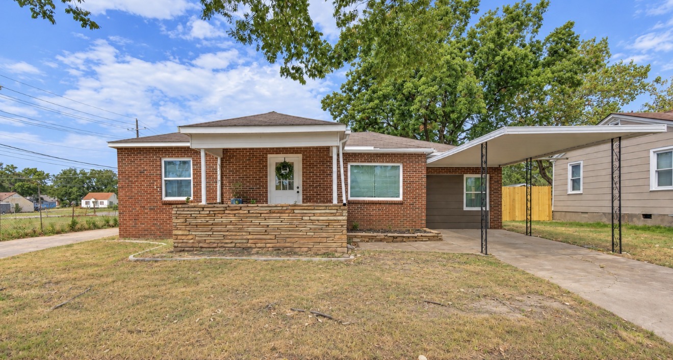 1237 S Maple Avenue Property Photo 1