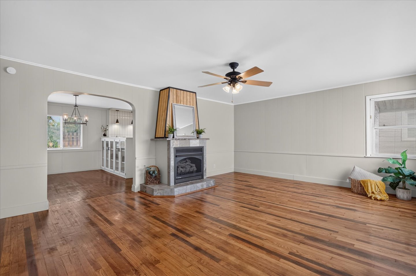 1237 S Maple Avenue Property Photo 5