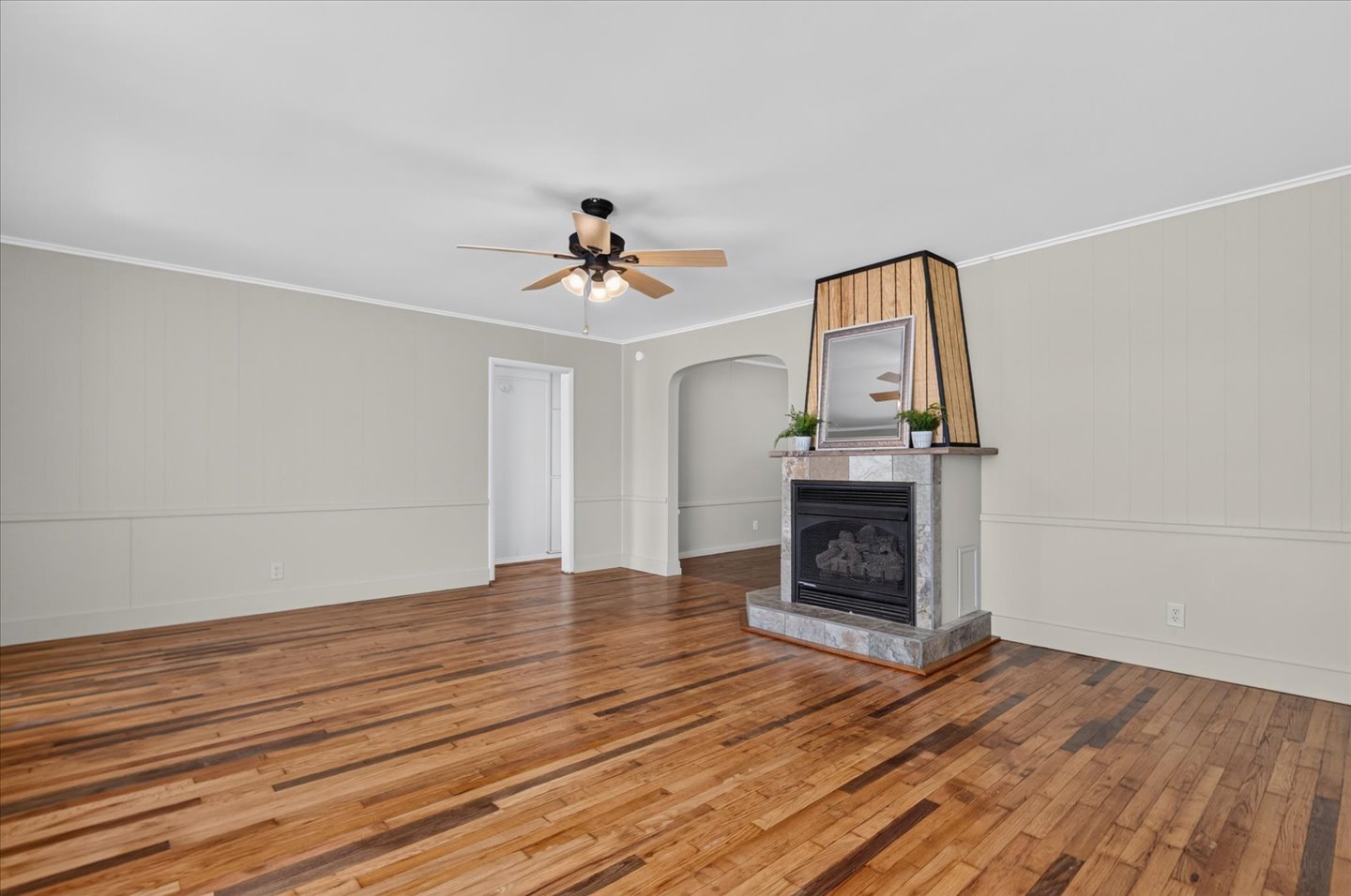 1237 S Maple Avenue Property Photo 7