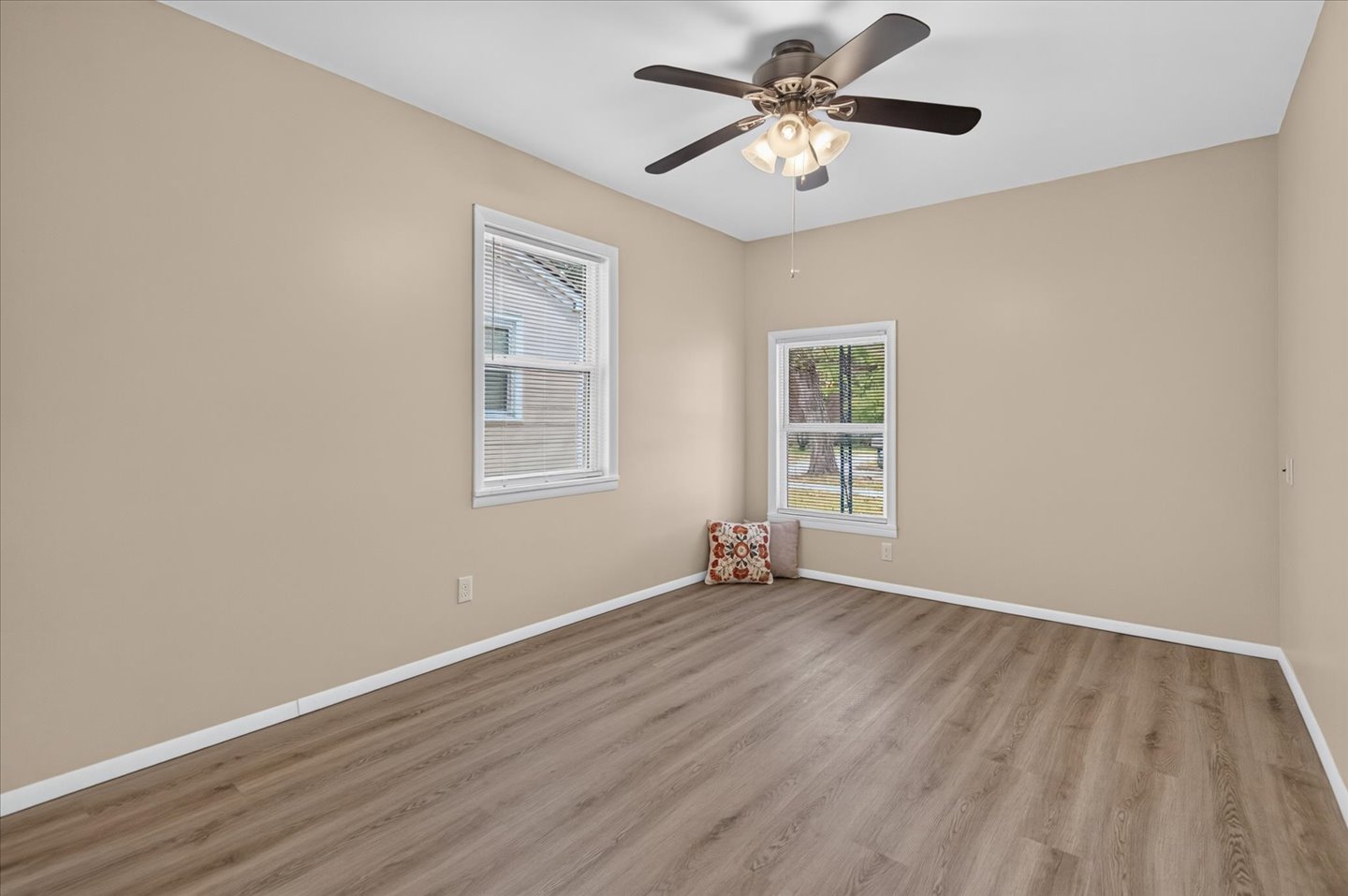 1237 S Maple Avenue Property Photo 21