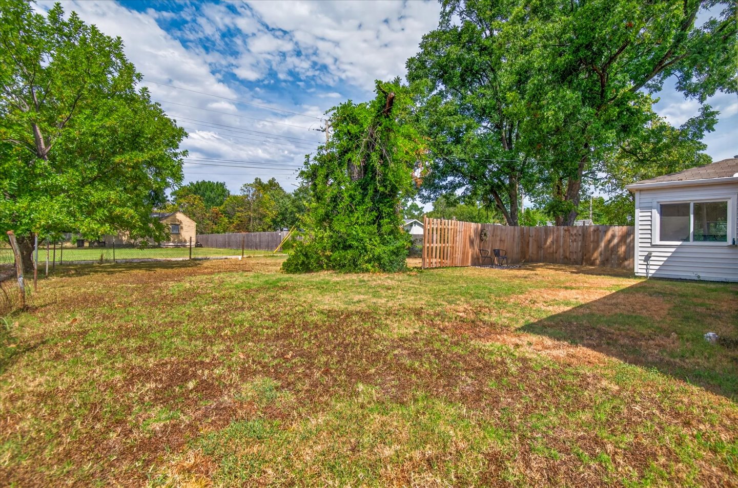 1237 S Maple Avenue Property Photo 29