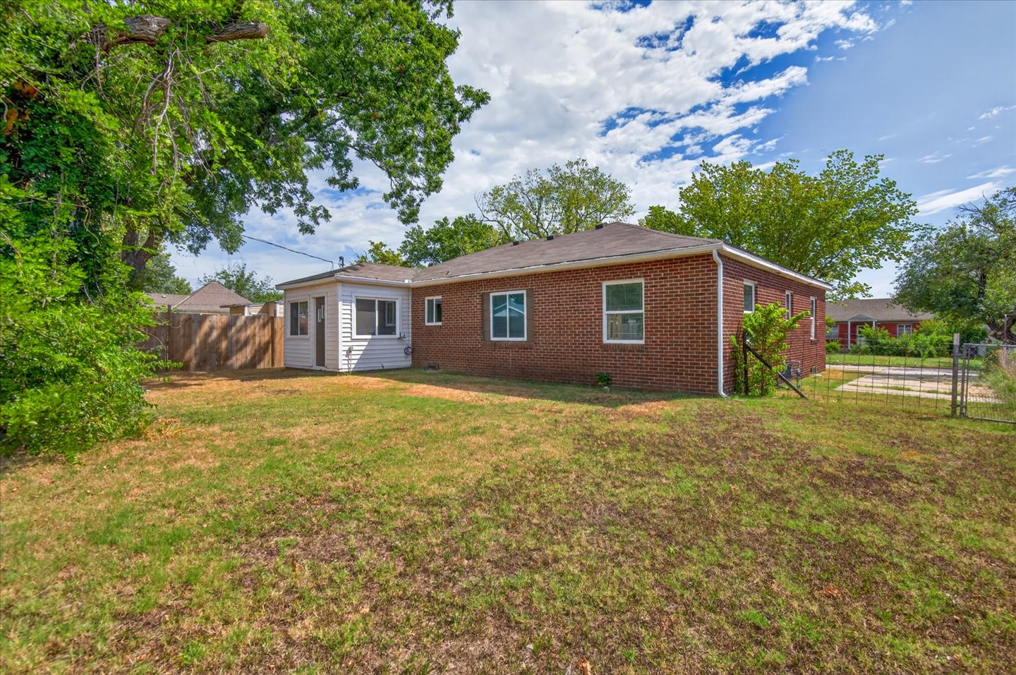 1237 S Maple Avenue Property Photo 30