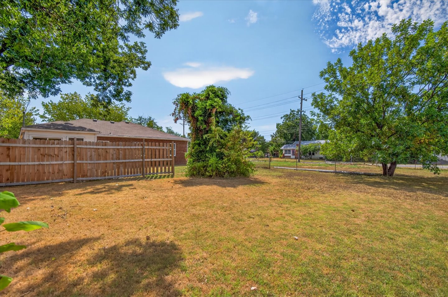 1237 S Maple Avenue Property Photo 31