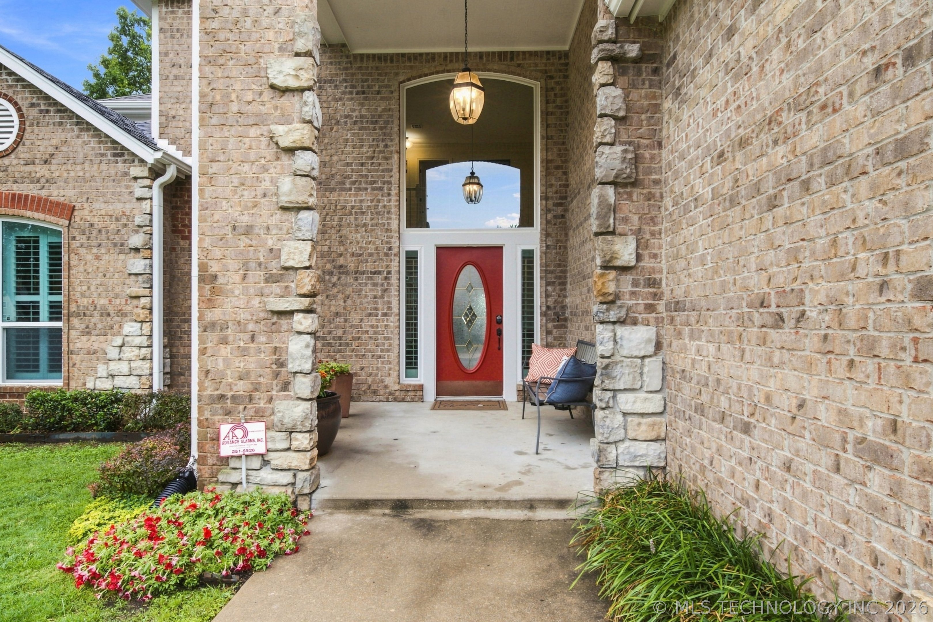 3705 W Urbana Street Property Photo 4