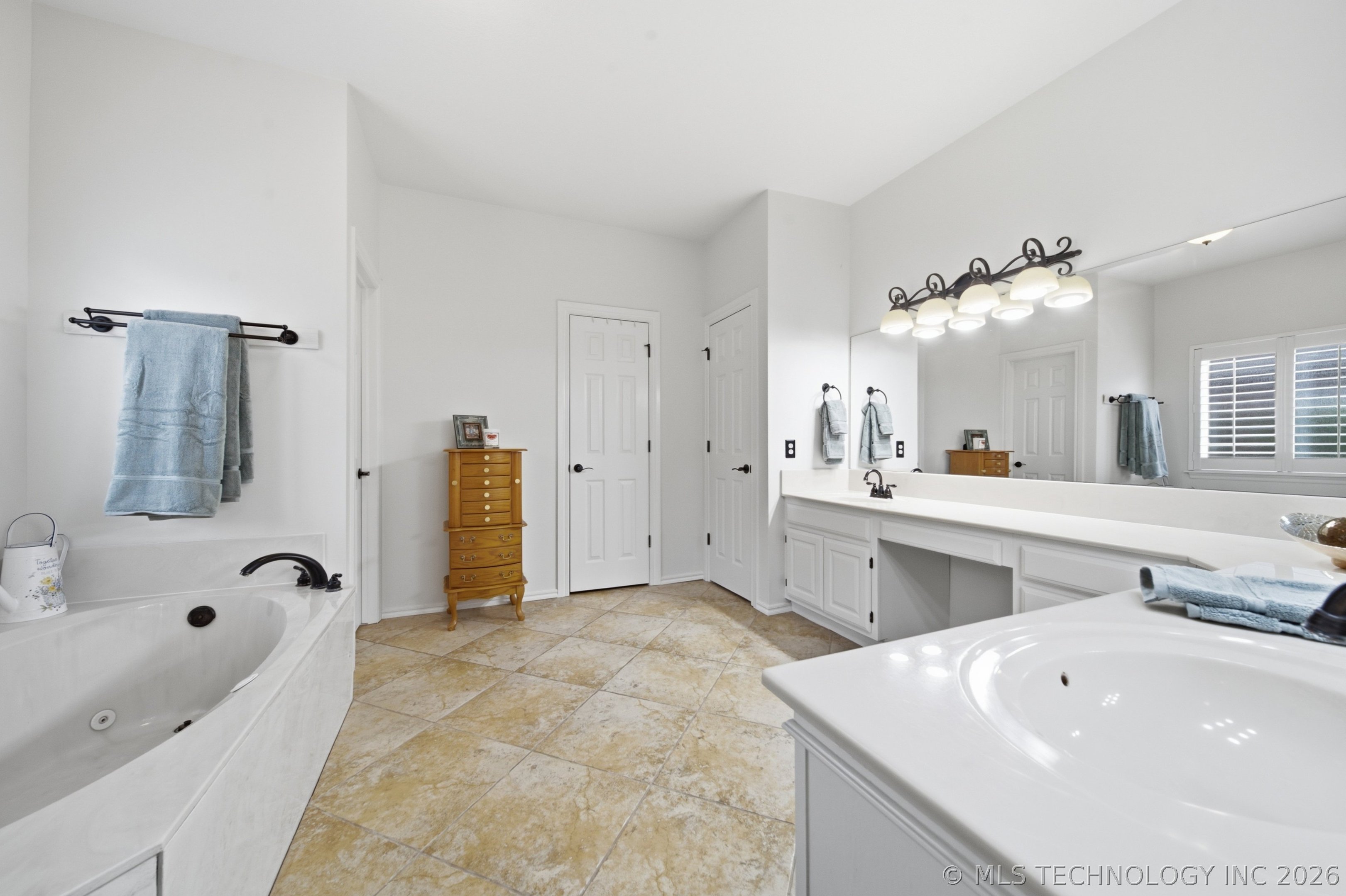 3705 W Urbana Street Property Photo 19