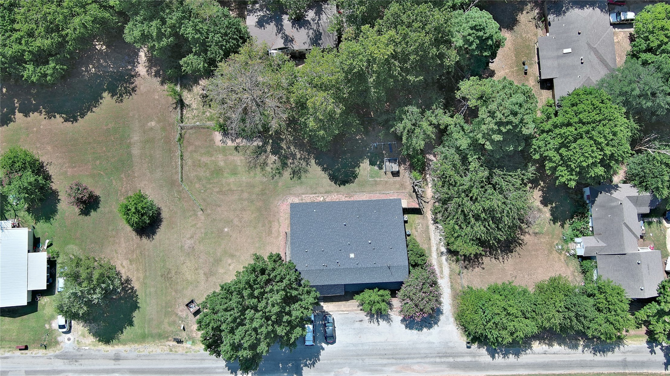 608 Beshears Property Photo 4