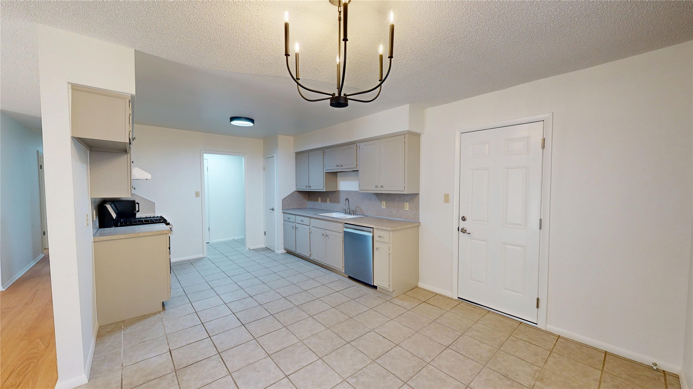 503 W C Street Property Photo 7