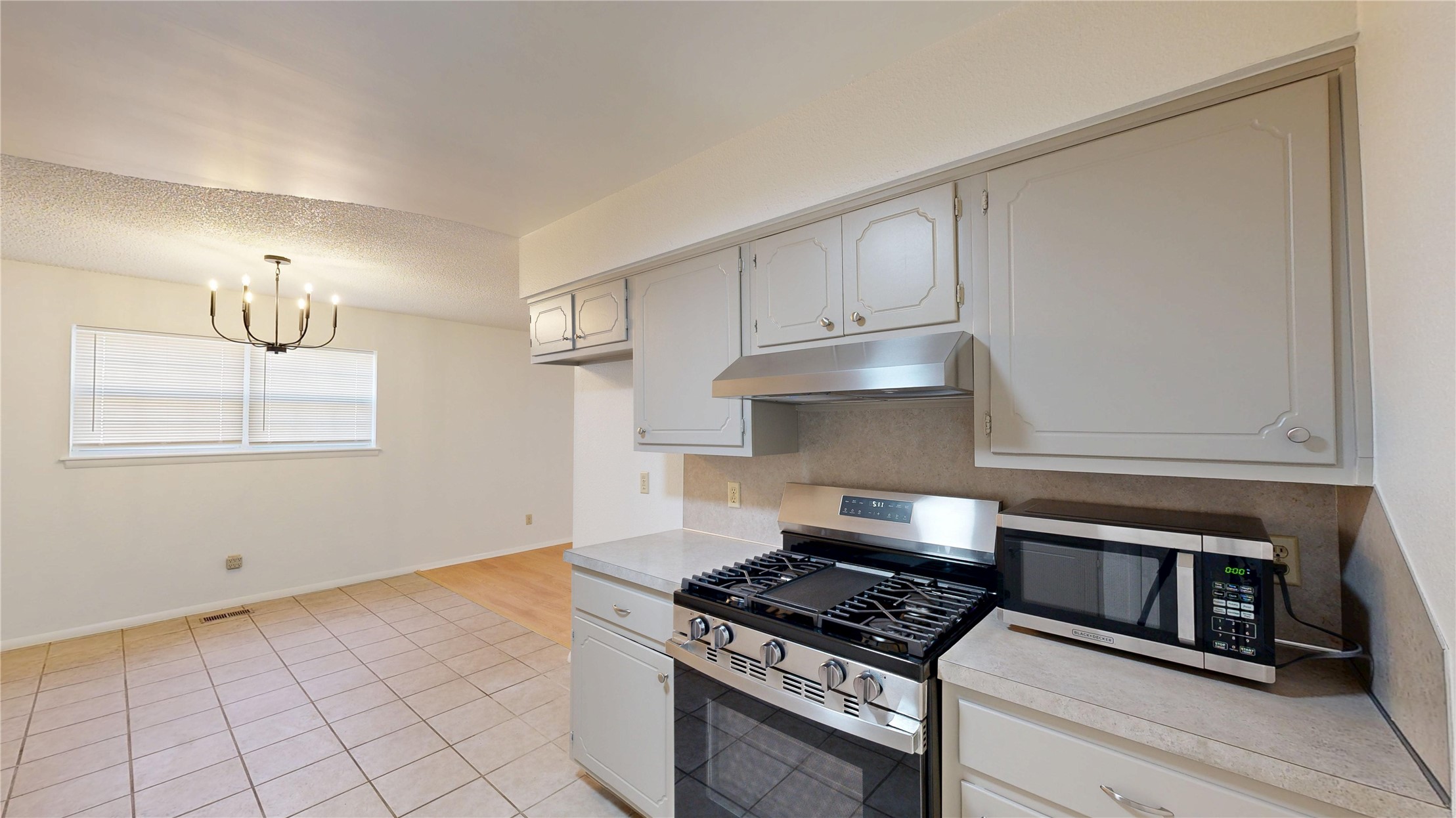 503 W C Street Property Photo 8