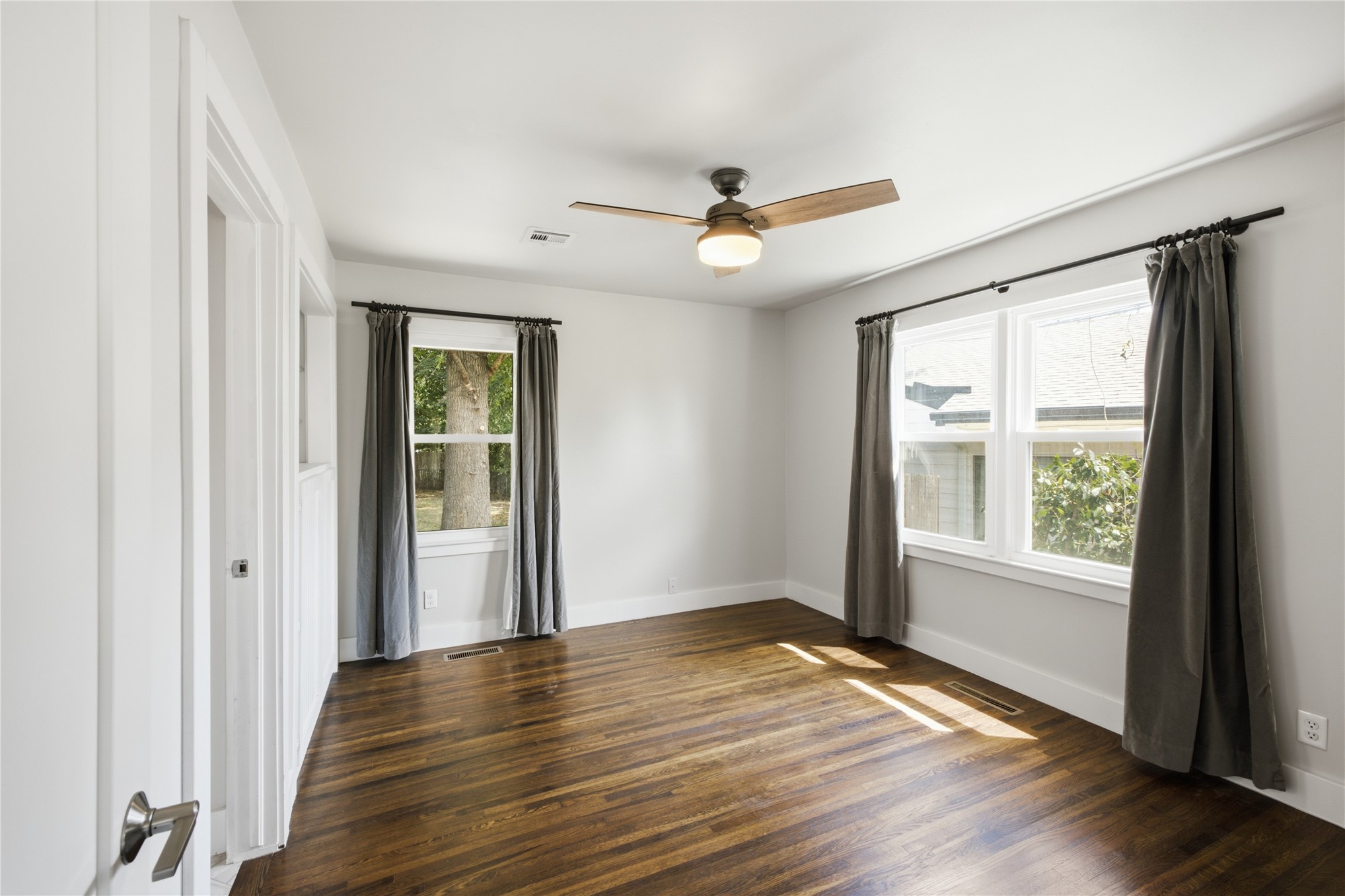 2429 S Marion Avenue Property Photo 8
