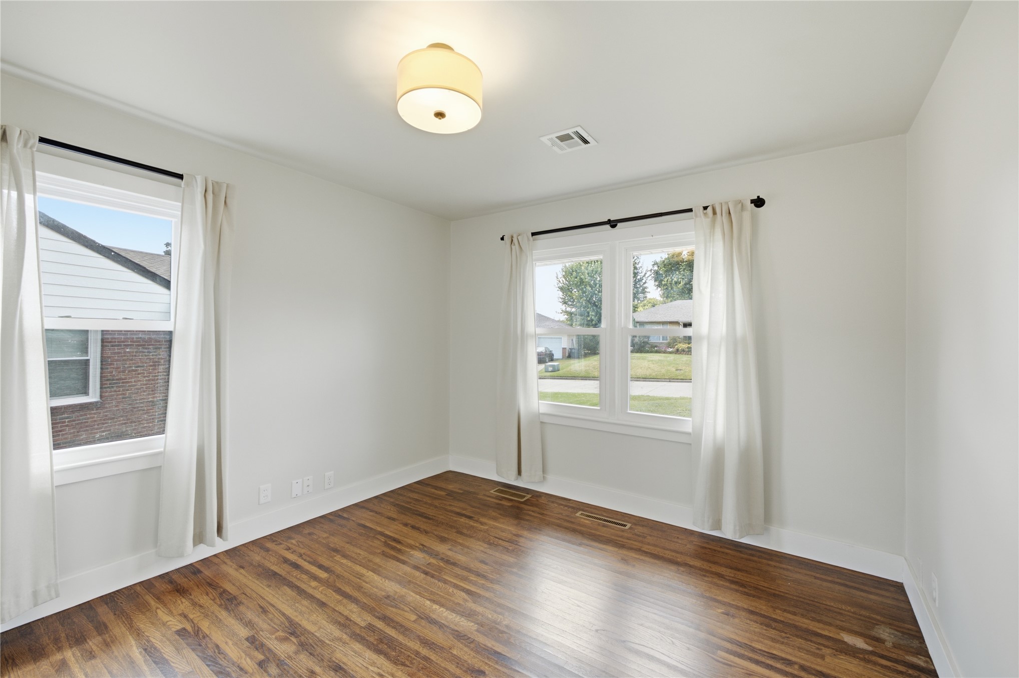 2429 S Marion Avenue Property Photo 12