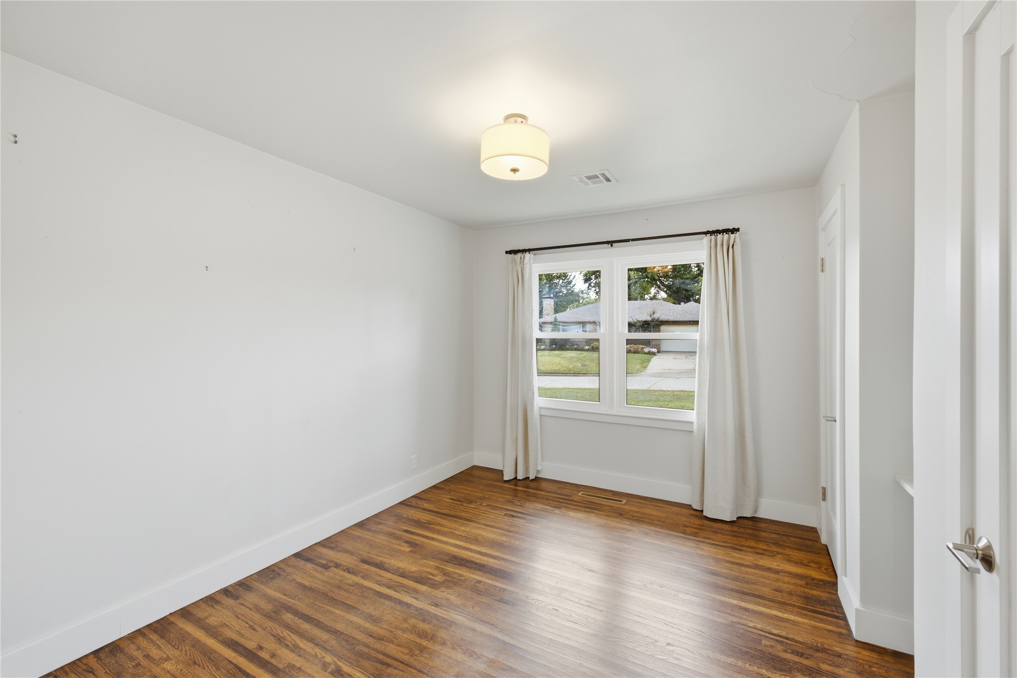 2429 S Marion Avenue Property Photo 14