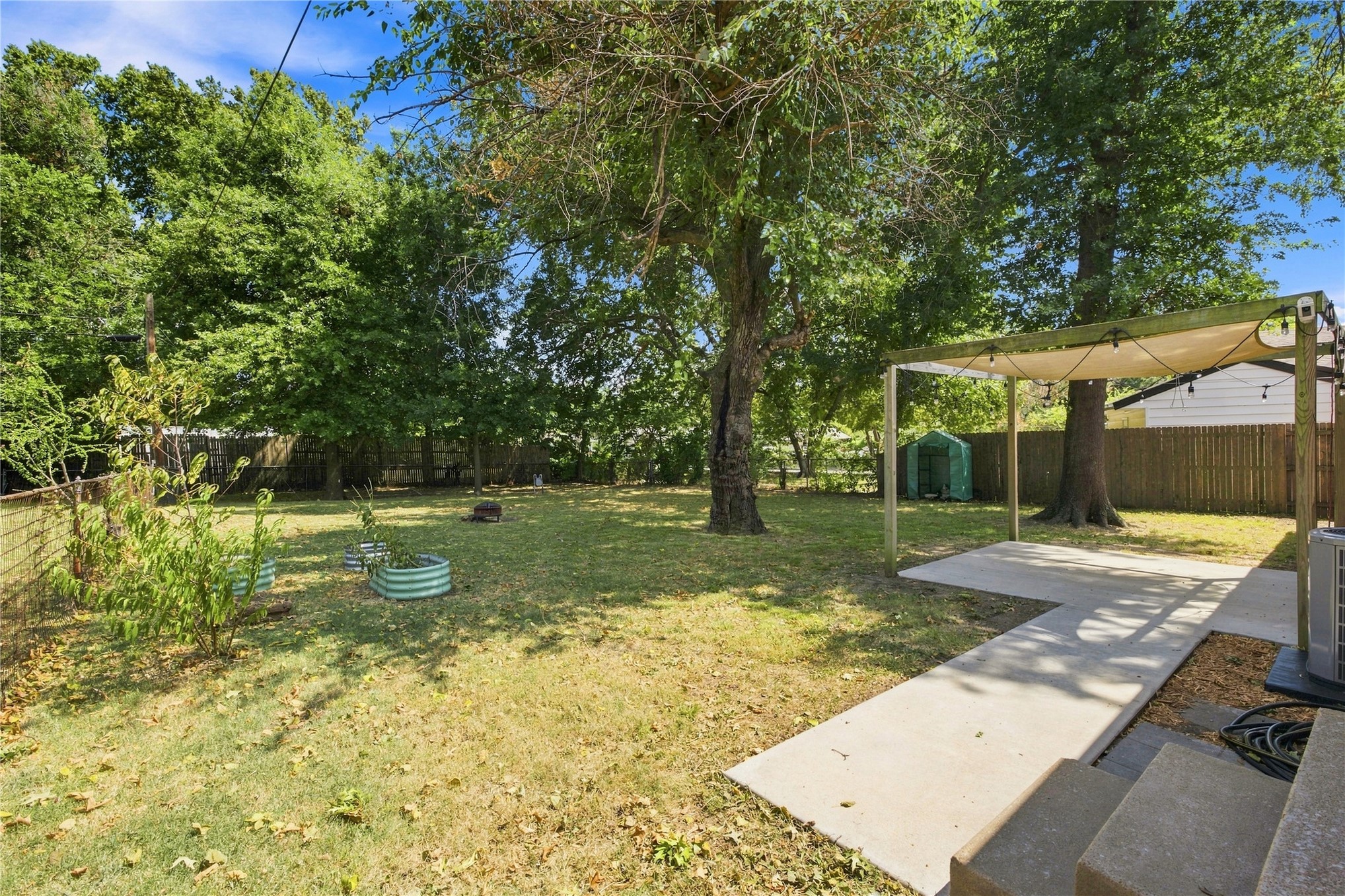 2429 S Marion Avenue Property Photo 18