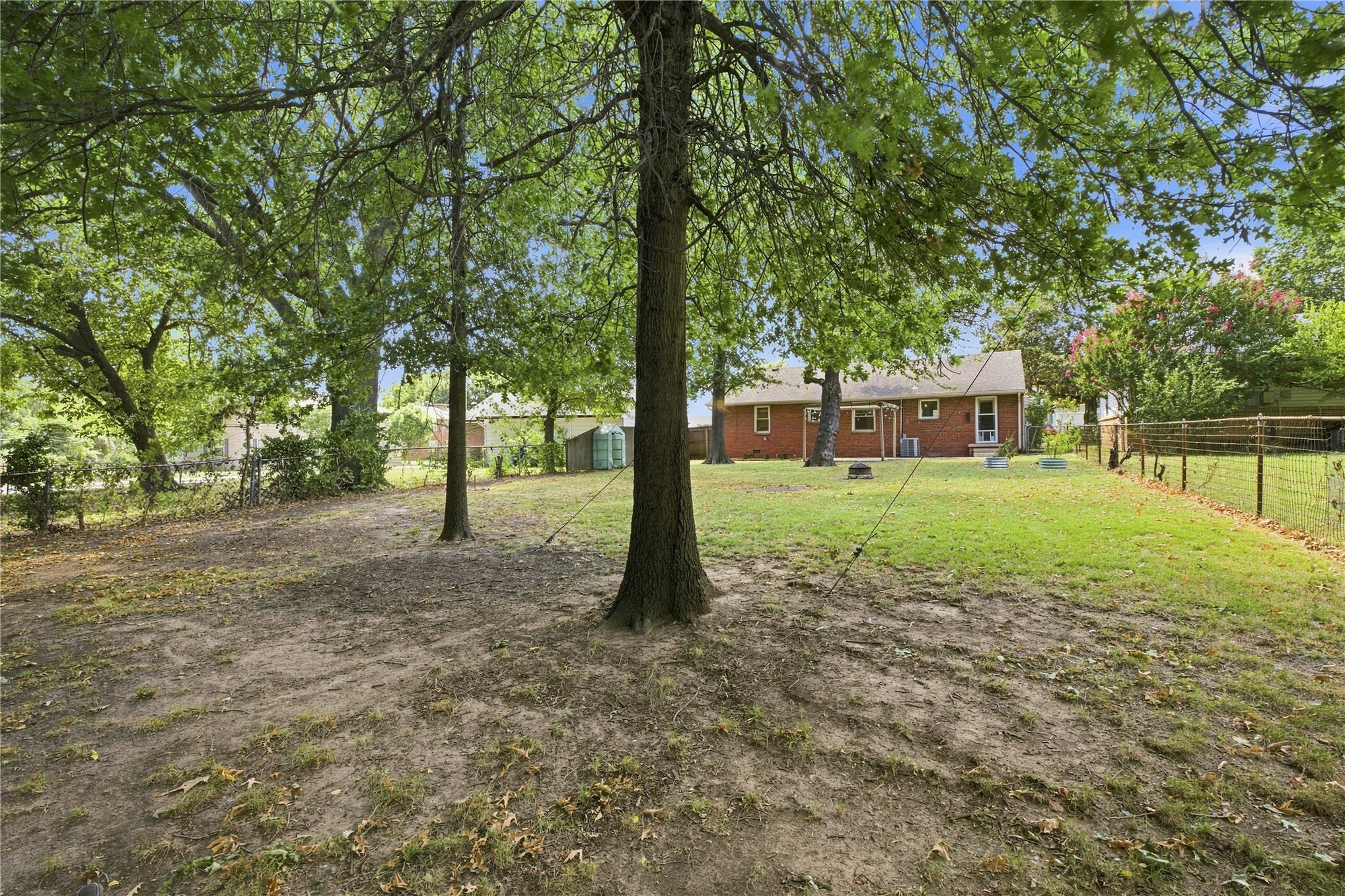 2429 S Marion Avenue Property Photo 19