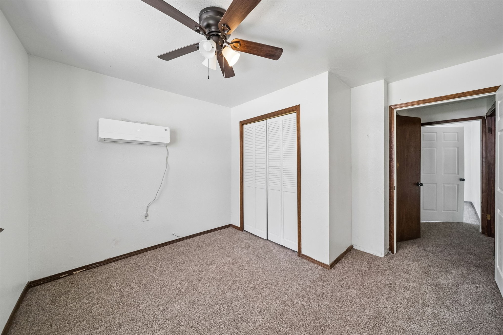 522 E 7th Property Photo 17